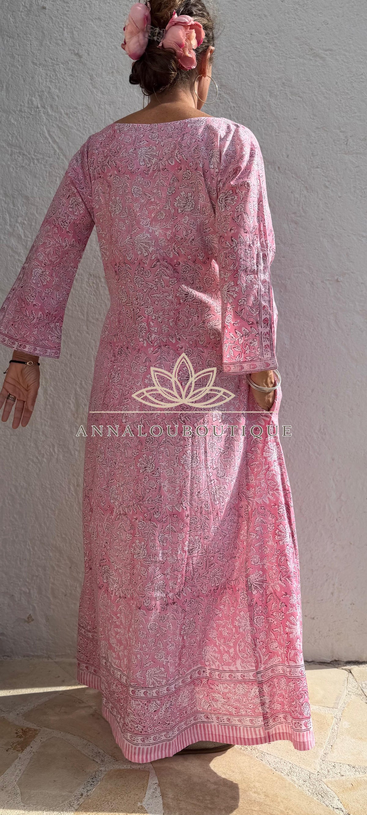 Langer ausgestellter Baumwollkaftan mit rosa Blumen