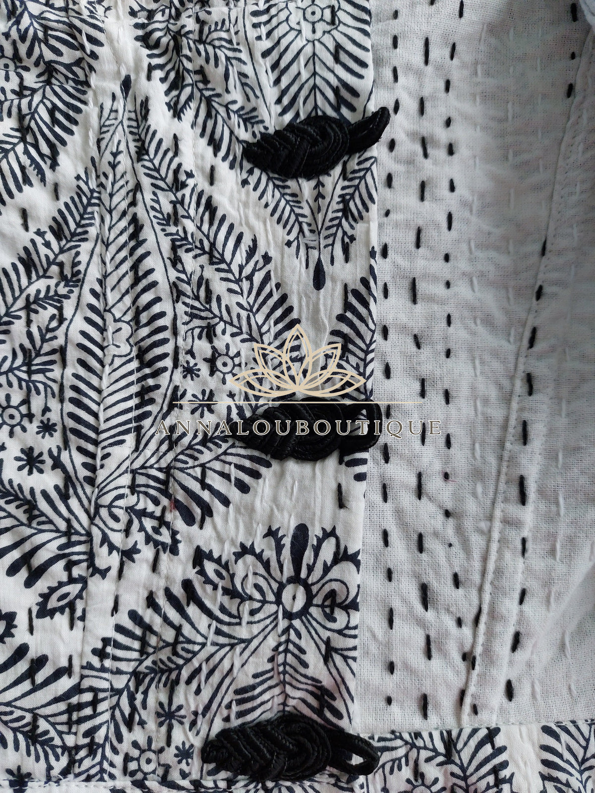 Gilet ajusté en coton à brandebourgs noirs