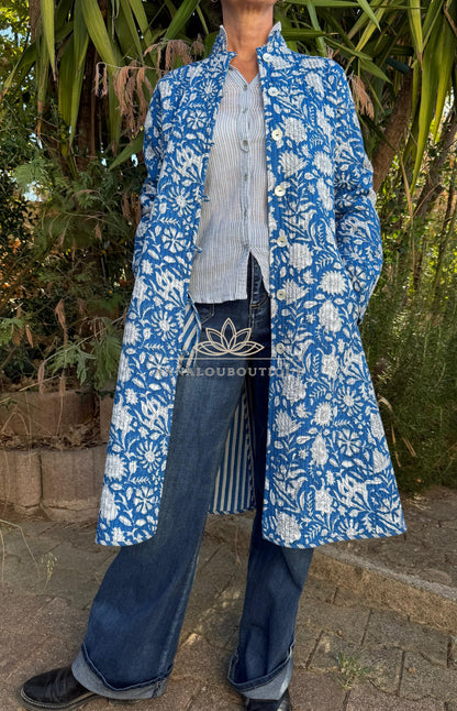Manteau redingote matelassé bleu fleuri
