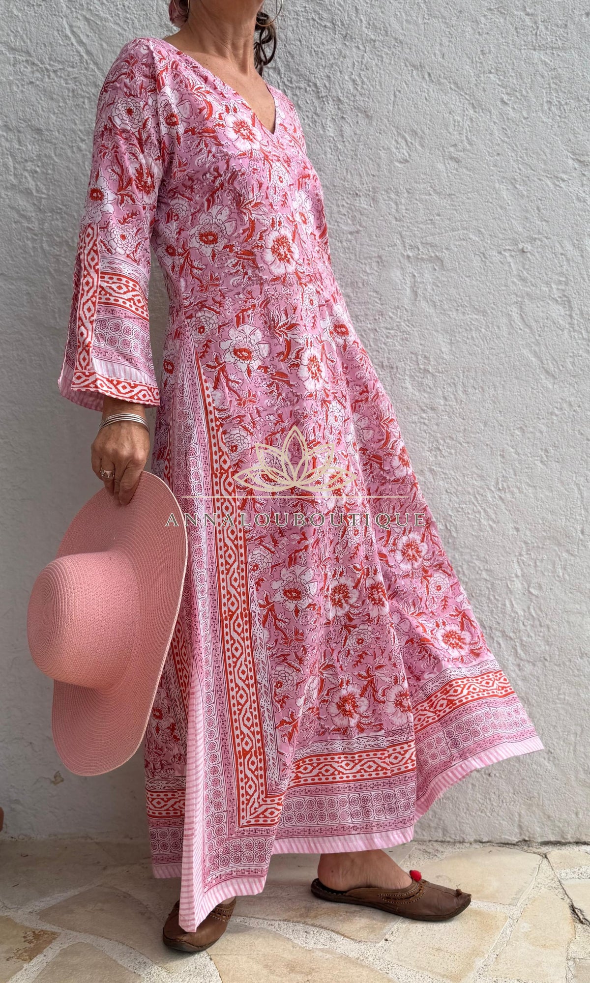 Langer ausgestellter Baumwollkaftan mit rosa und orangefarbenen Blumen