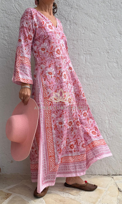 Langer ausgestellter Baumwollkaftan mit rosa und orangefarbenen Blumen