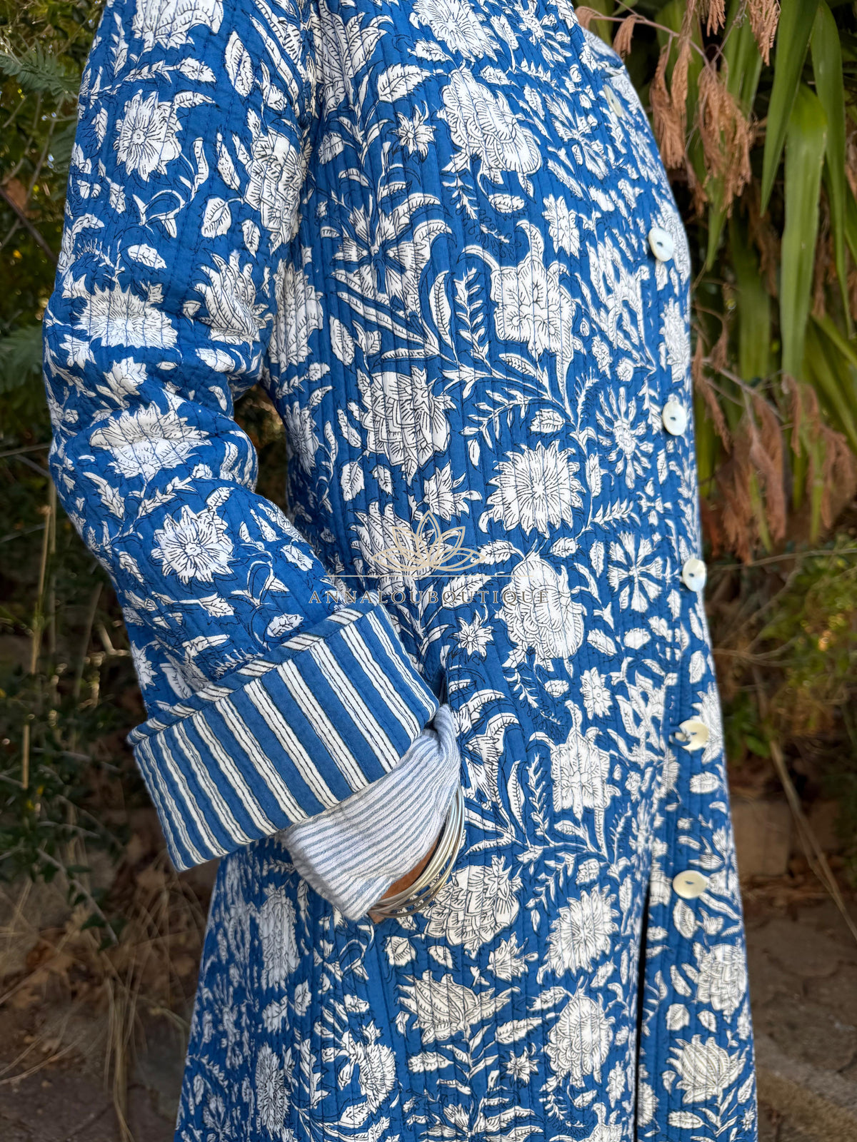Manteau redingote matelassé bleu fleuri