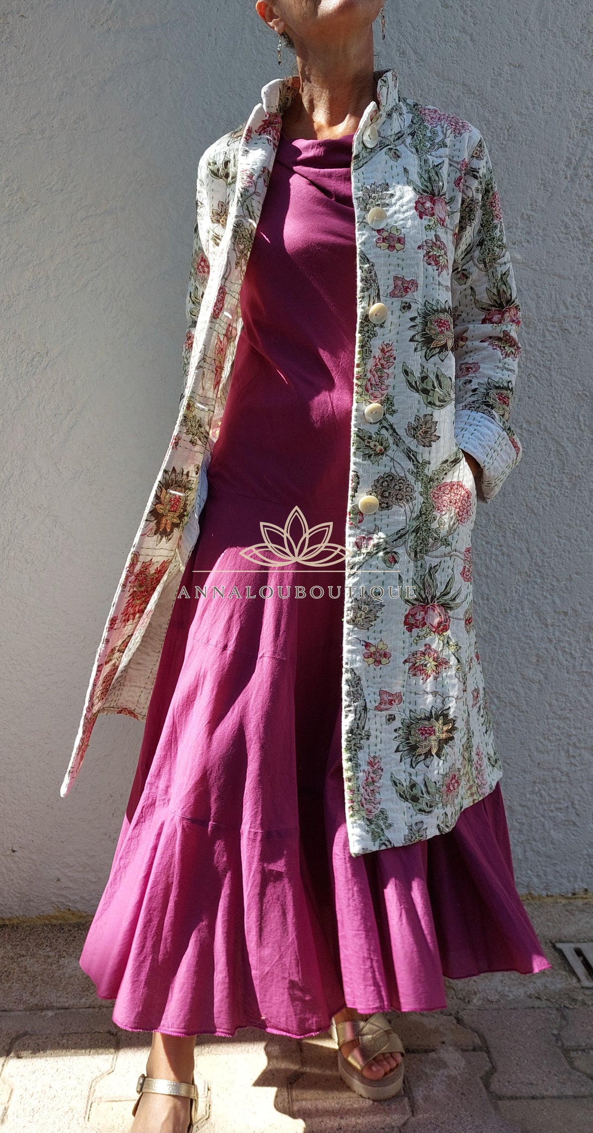 Veste redingote en coton blanc et rose fleuri