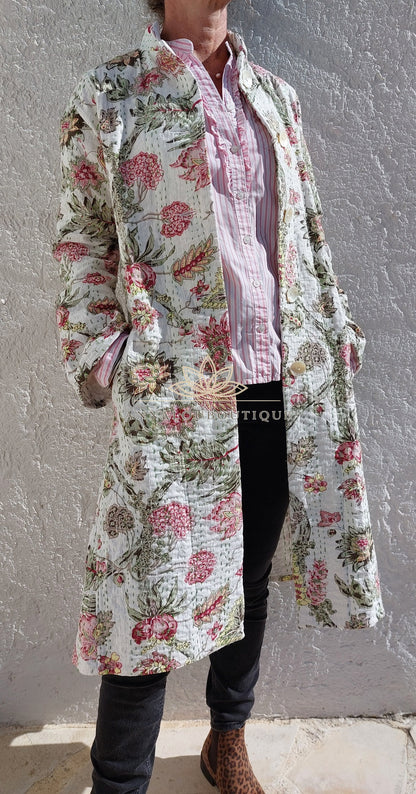 Veste redingote en coton blanc et rose fleuri