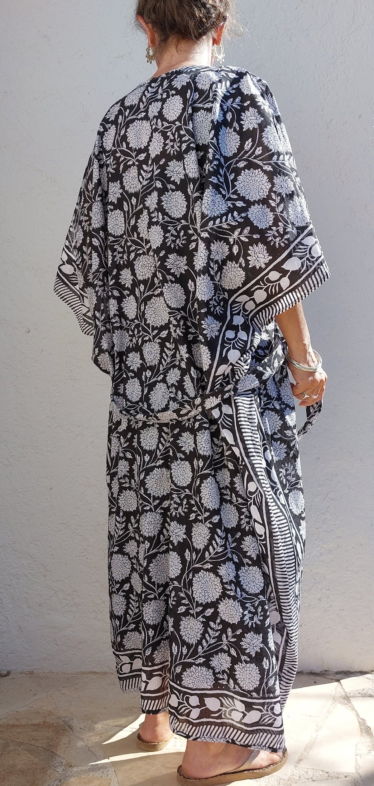 Kimono long de plage en coton fleuri avec ceinture
