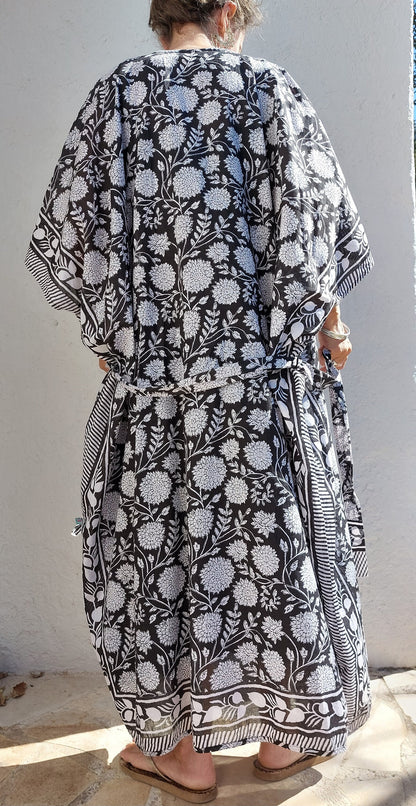 Kimono long de plage en coton fleuri avec ceinture