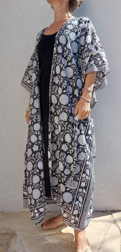 Kimono long de plage en coton fleuri avec ceinture