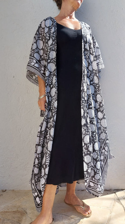 Kimono long de plage en coton fleuri avec ceinture