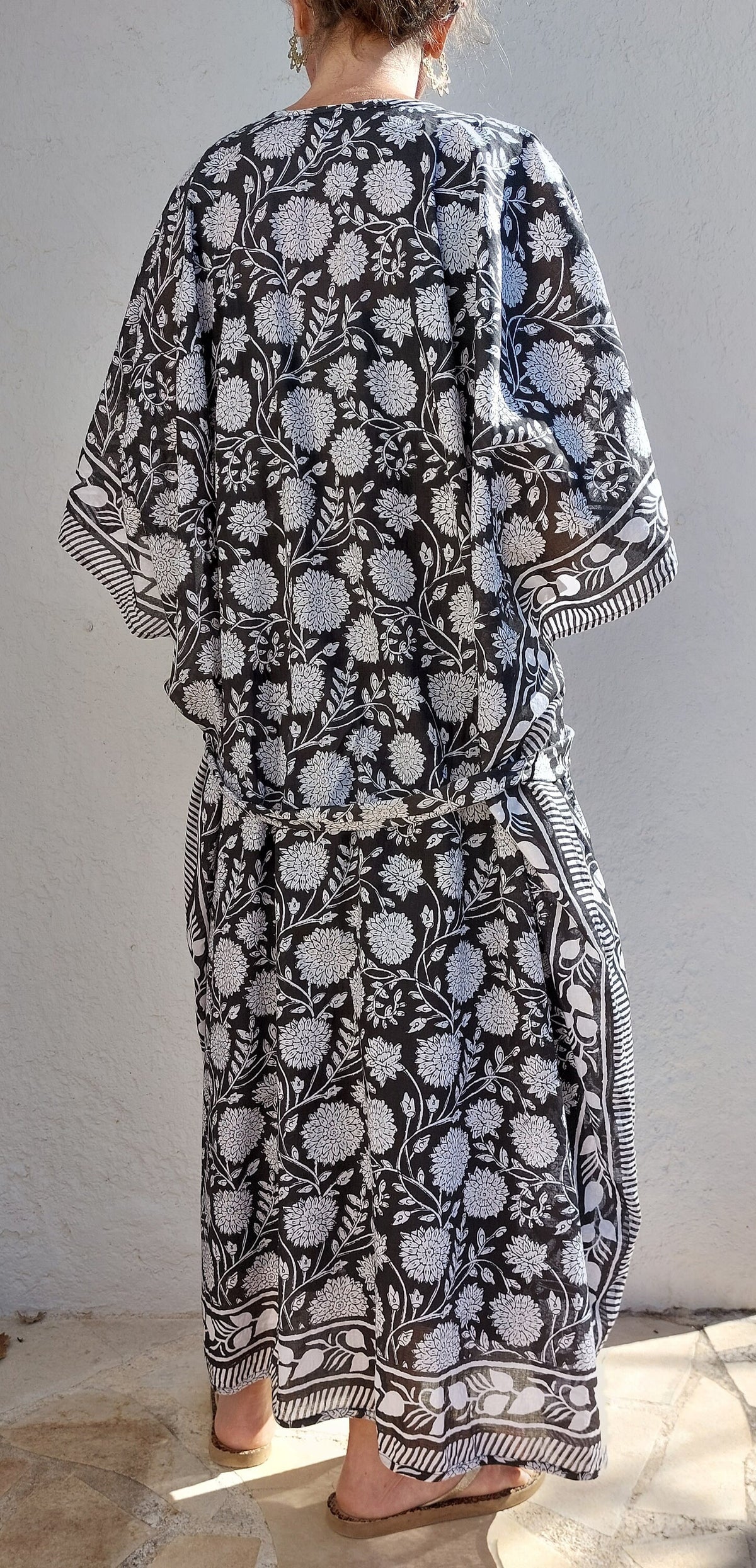 Kimono long de plage en coton fleuri avec ceinture
