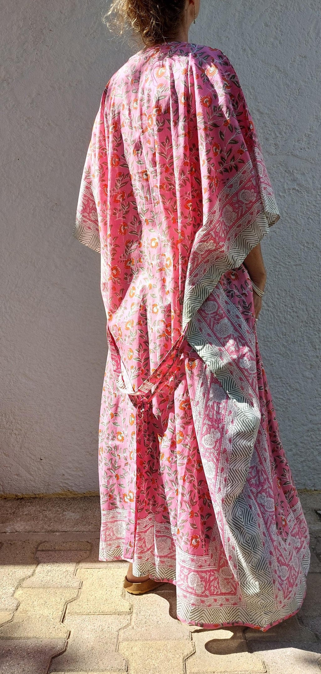 long kaftan-kimono in soft cotton, unique piece of bathrobe summer outfit, pink floral print, tiny long belt, hippie chic style