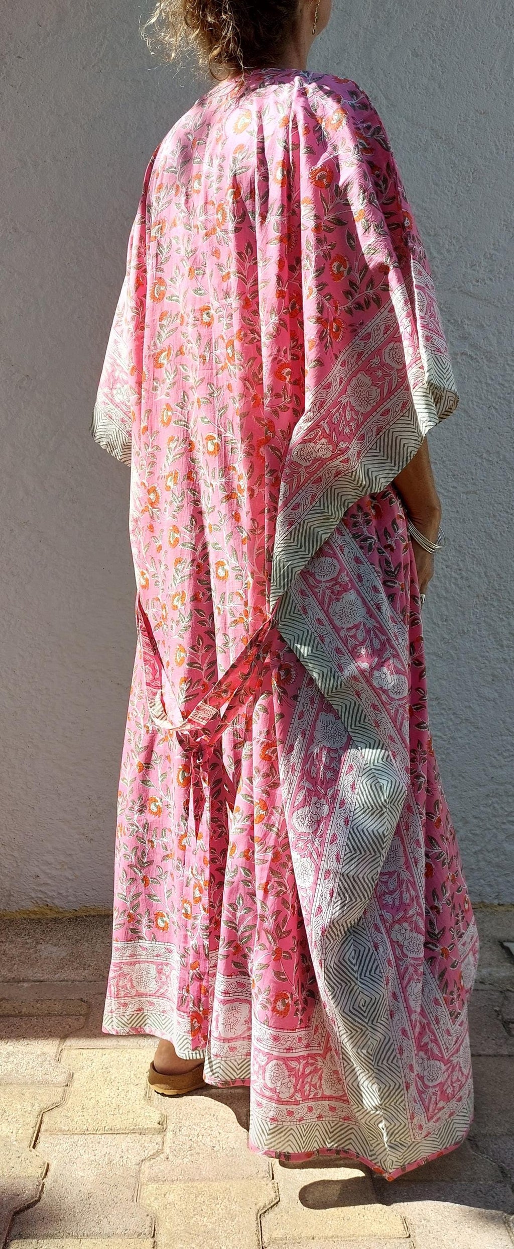 long kaftan-kimono in soft cotton, unique piece of bathrobe summer outfit, pink floral print, tiny long belt, hippie chic style