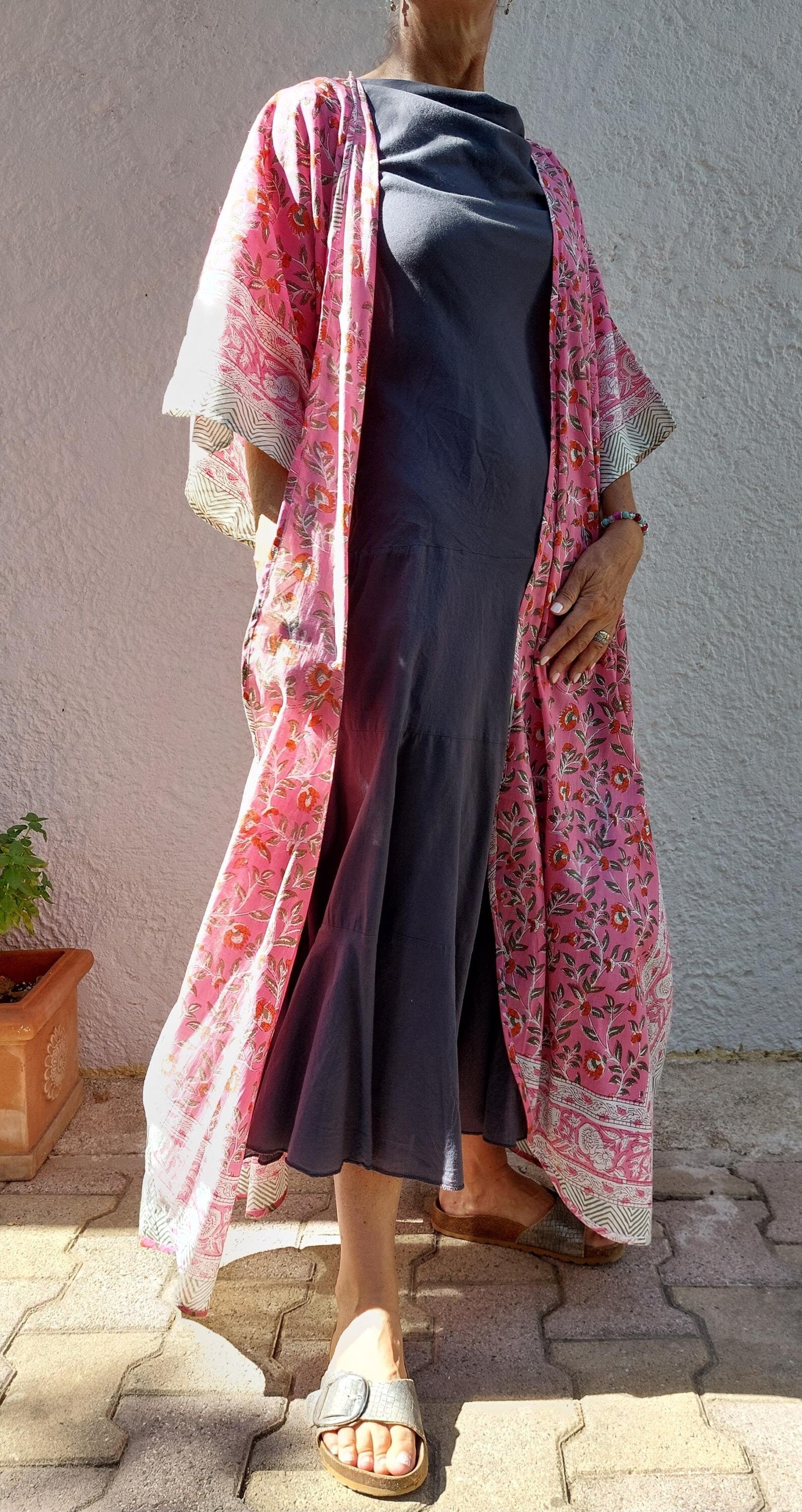 long kaftan-kimono in soft cotton, unique piece of bathrobe summer outfit, pink floral print, tiny long belt, hippie chic style