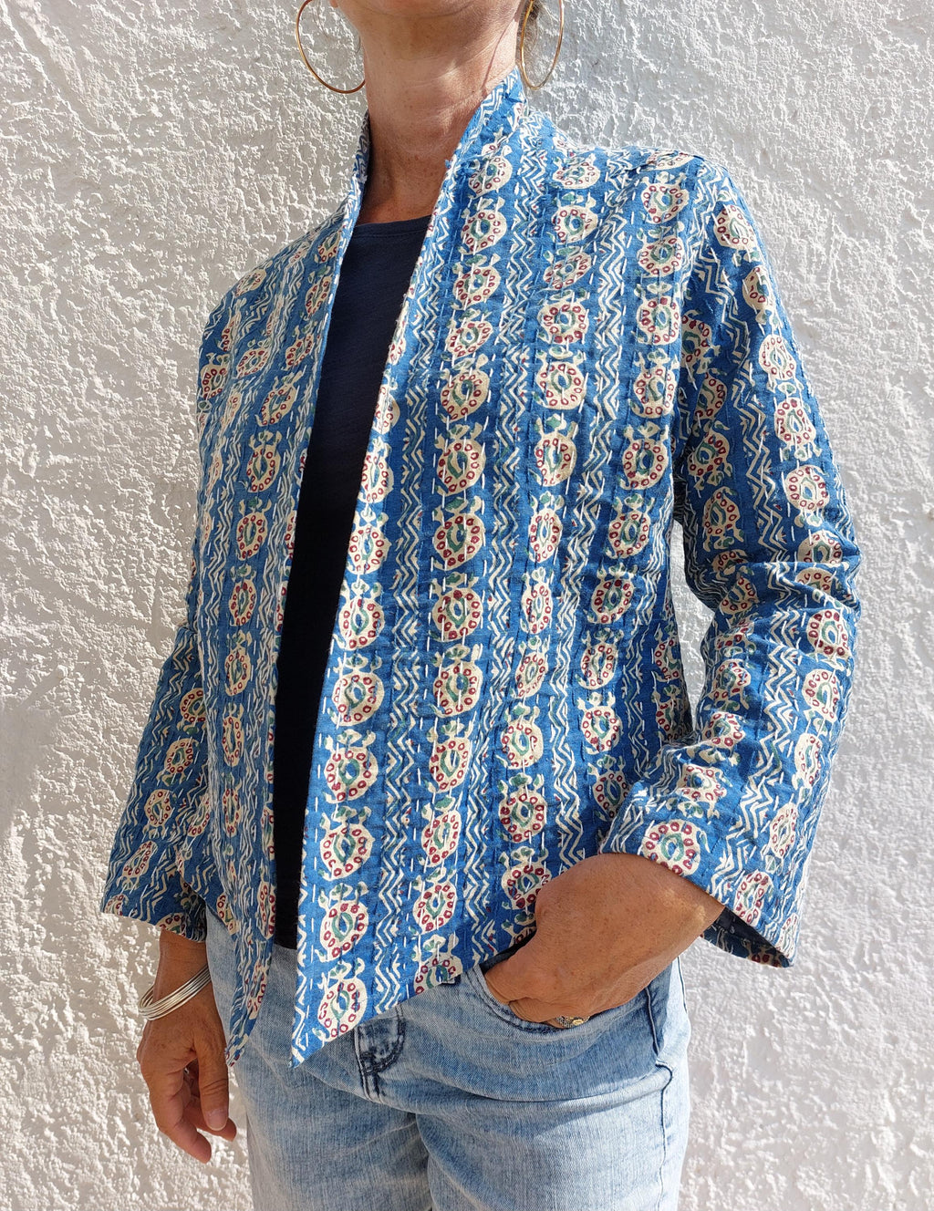 lightweight jacket in cotton not quilted,in the shades of blue and beige,paisley pattern,trumpet sleeves,mid-season outfit,hand embroidery