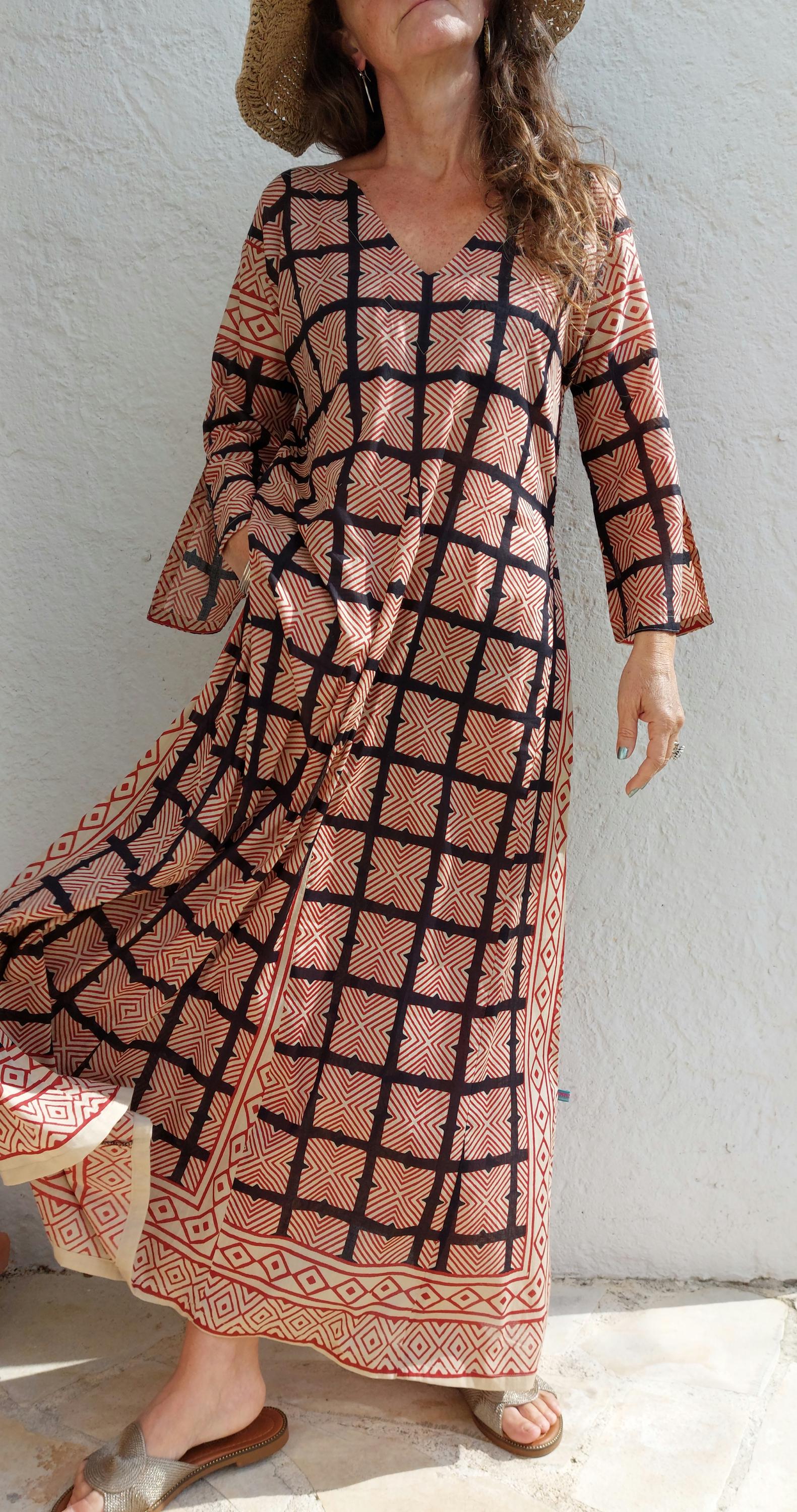 long kaftan in soft cotton, black and rusty geometric pattern