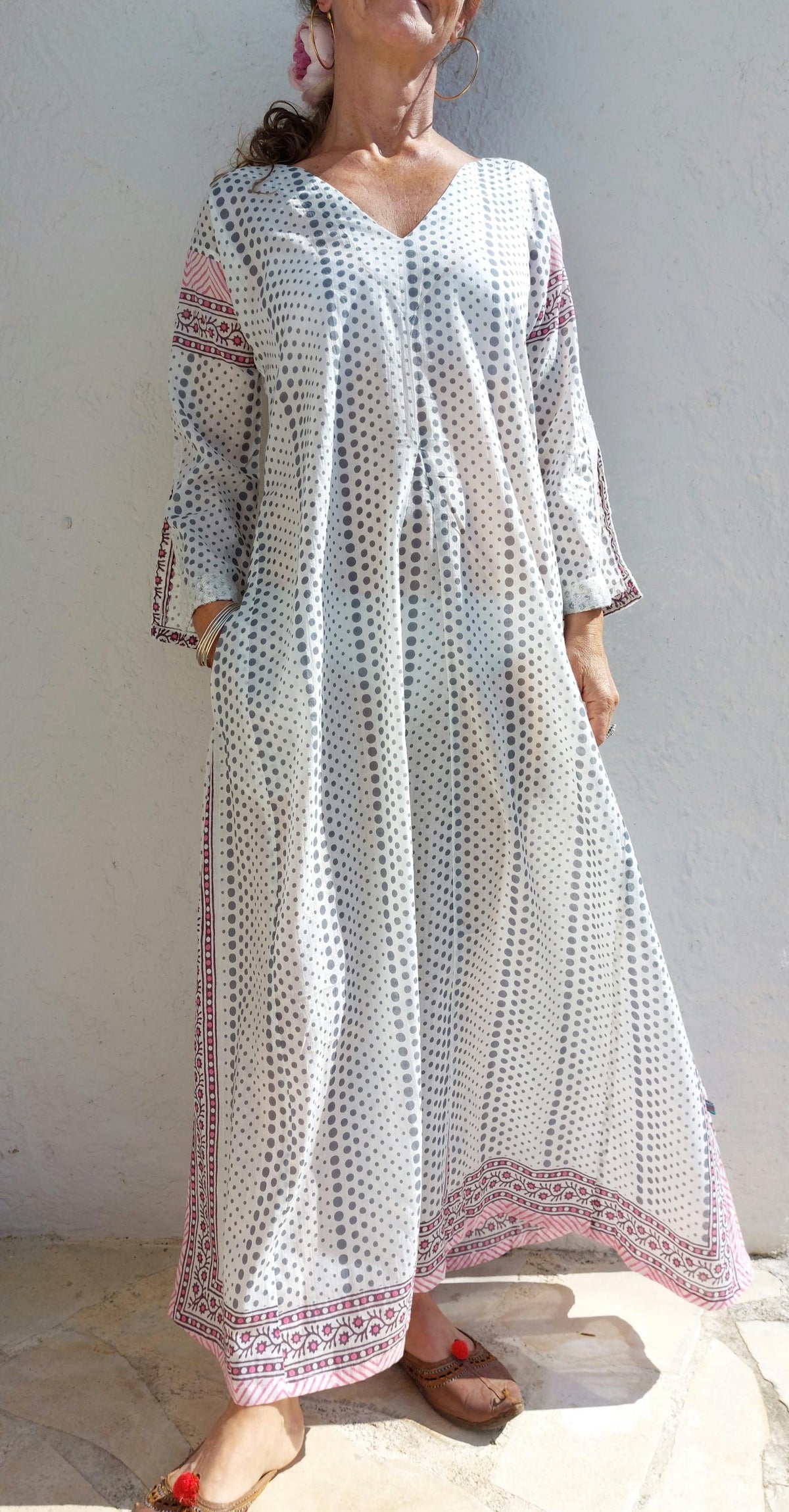Long white kaftan with grey dots and sequin sleeves