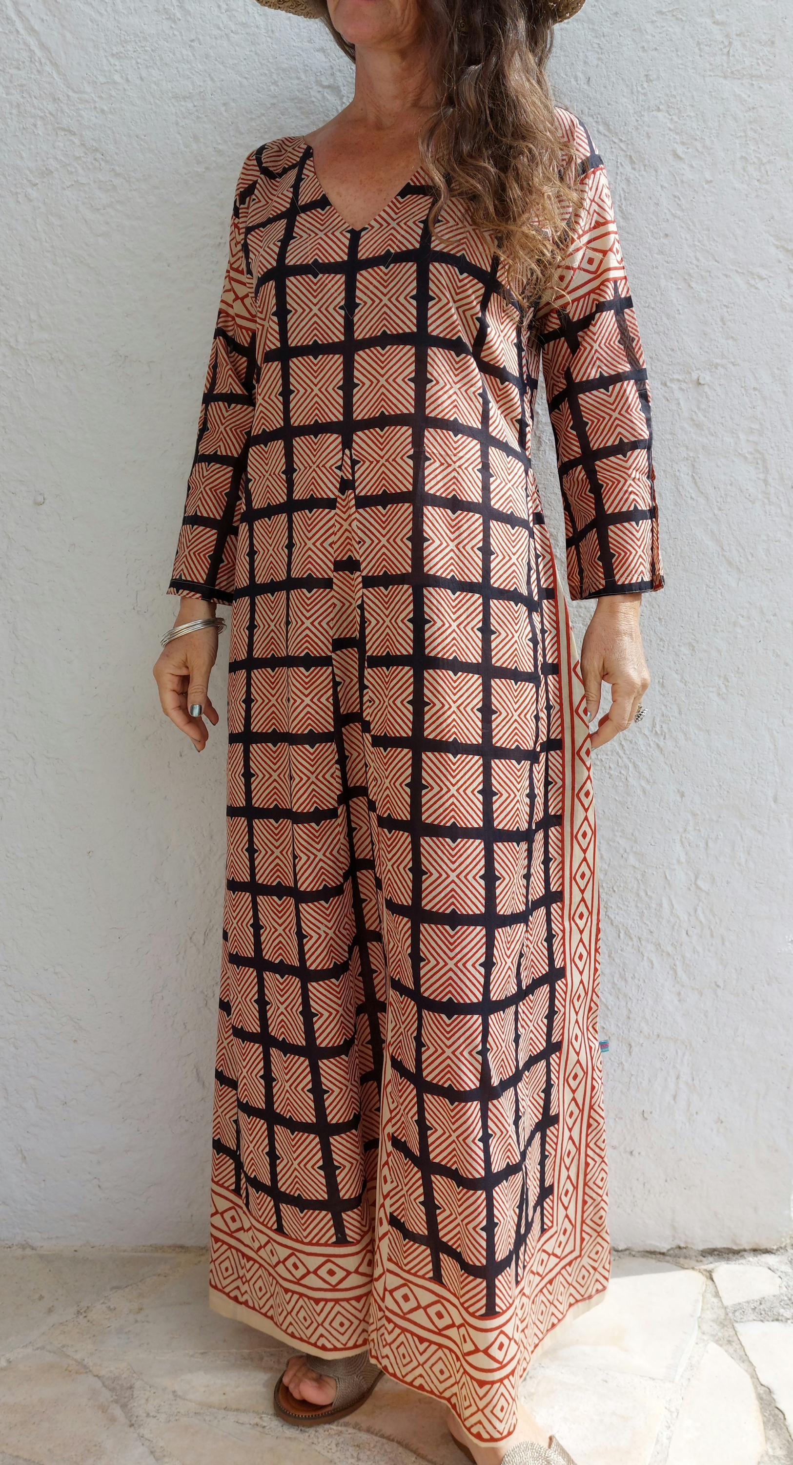 long kaftan in soft cotton, black and rusty geometric pattern