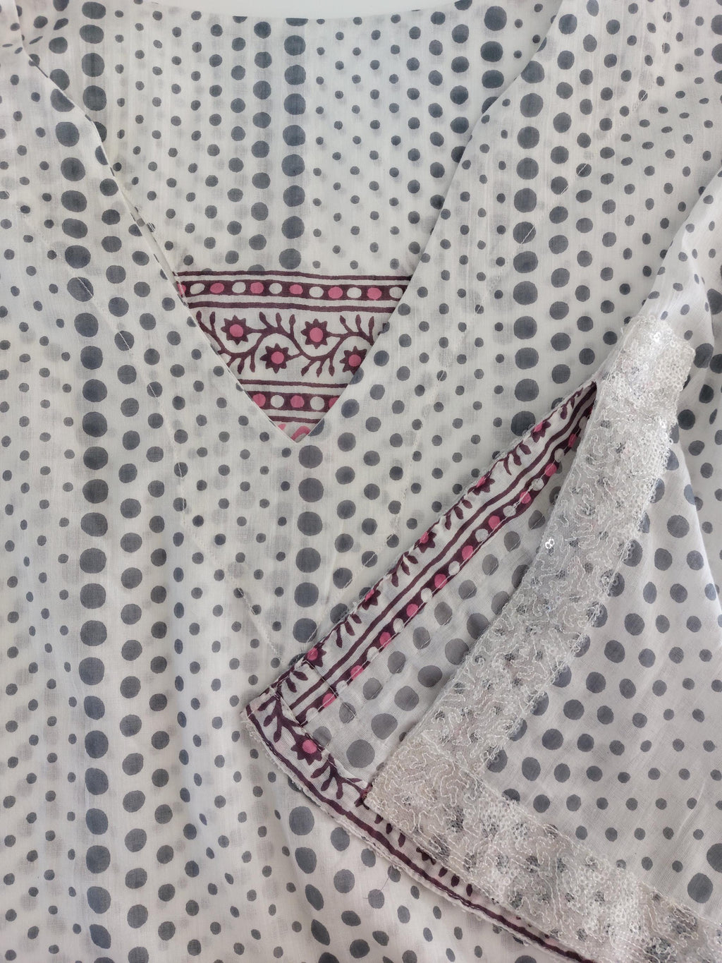 long kaftan in soft cotton, white-grey dots pattern