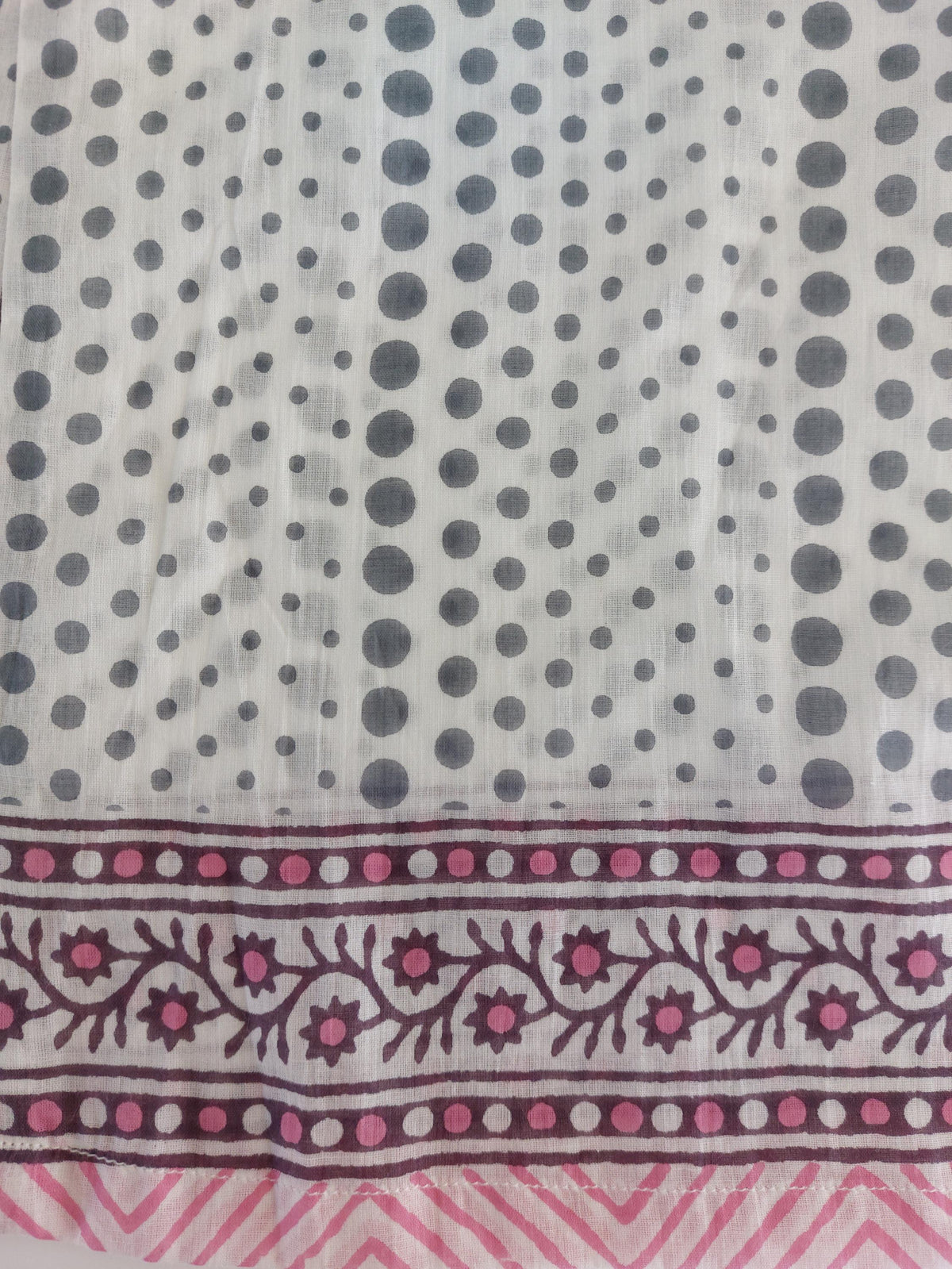 Long white kaftan with grey dots and sequin sleeves