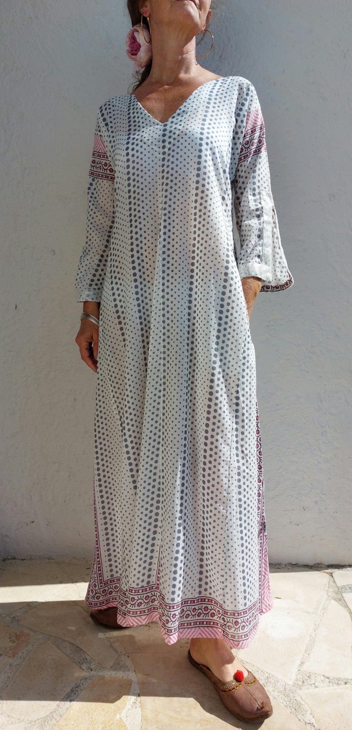 Long white kaftan with grey dots and sequin sleeves