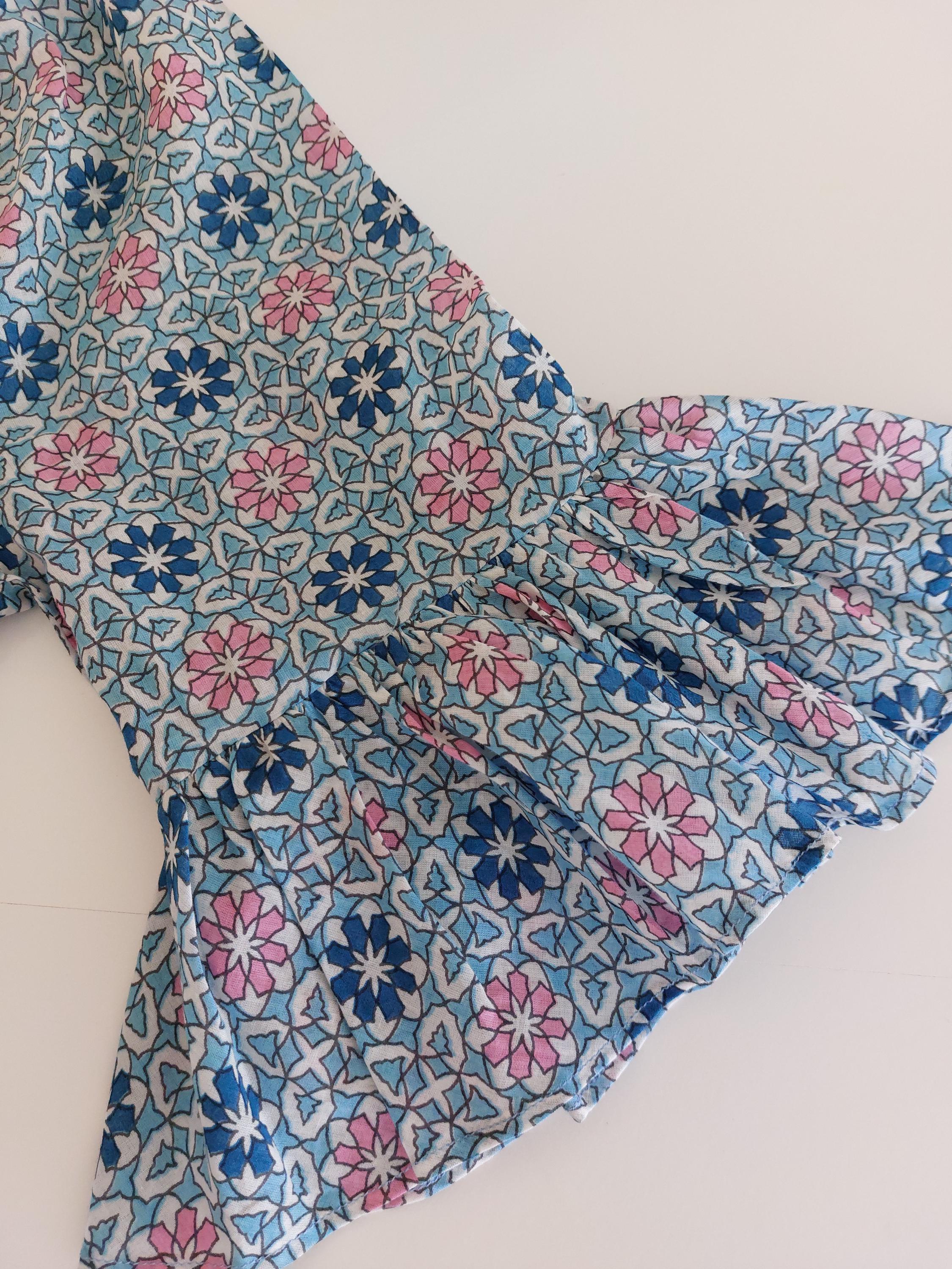 ruffles top in cotton,blue-pink mosaic pattern