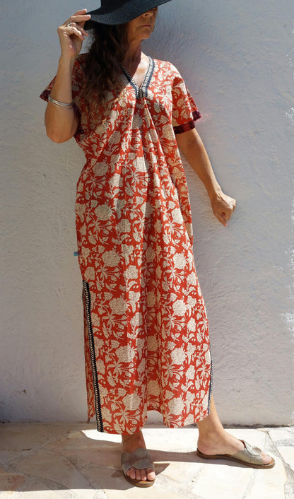Poncho de plage fleuri, galon à sequins rouille