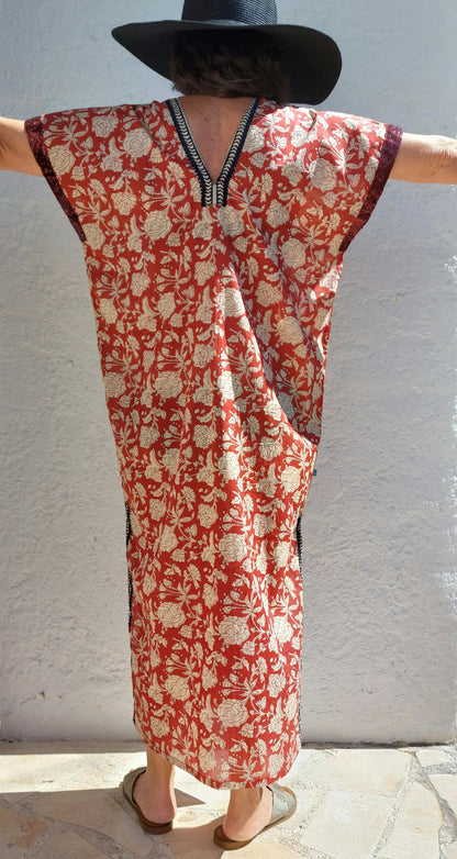 Poncho de plage fleuri, galon à sequins rouille
