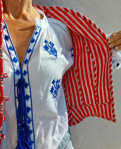 Gilet corseté matelassé rouge, boutons de nacre