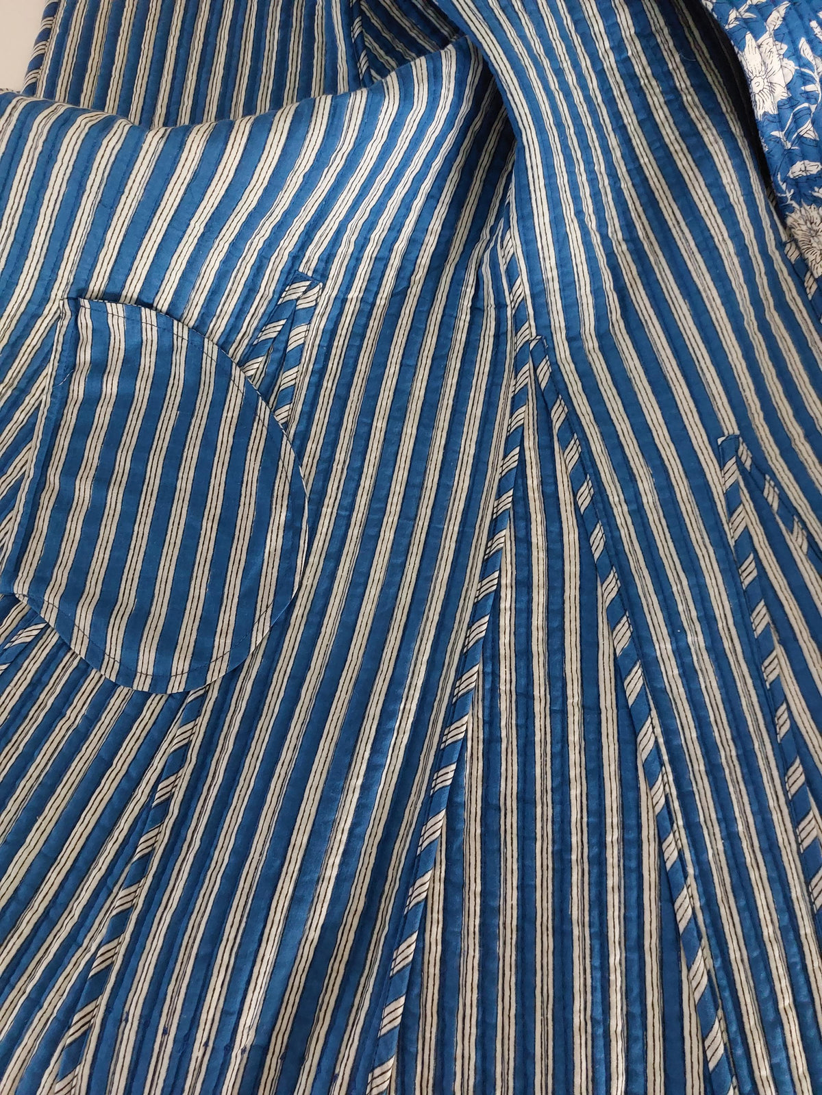 Manteau redingote matelassé bleu fleuri