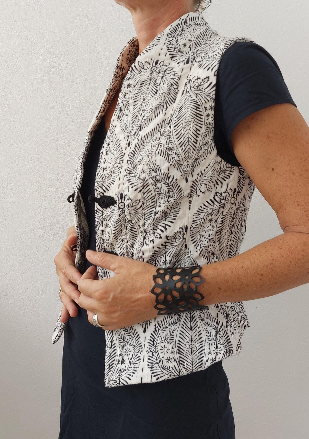 corset shape waistcoat in cotton,in the shades of black & white,diamond pattern,black brandeburg,fitted shape,hippie chic outfit