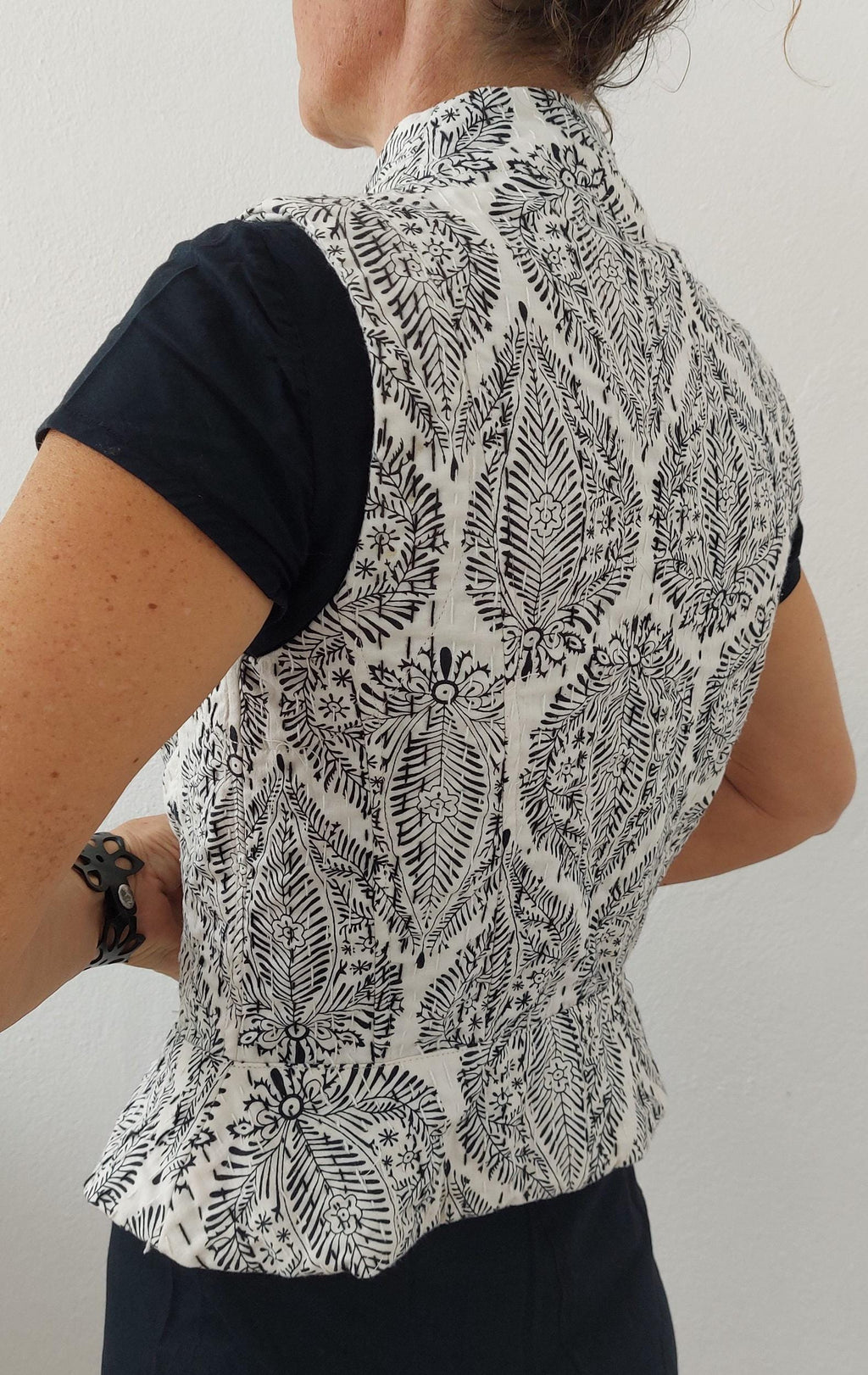 corset shape waistcoat in cotton,in the shades of black & white,diamond pattern,black brandeburg,fitted shape,hippie chic outfit