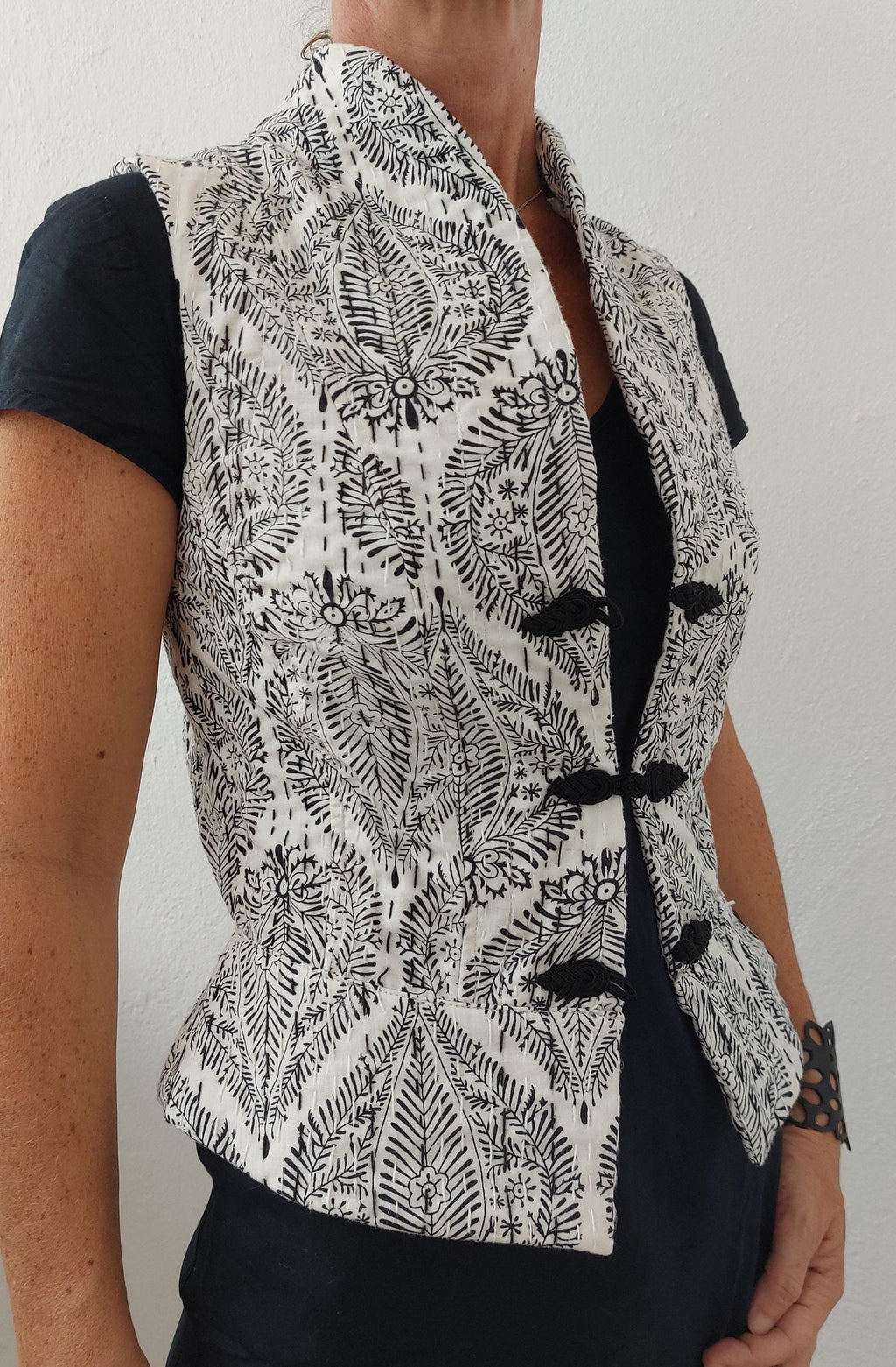 corset shape waistcoat in cotton,in the shades of black & white,diamond pattern,black brandeburg,fitted shape,hippie chic outfit