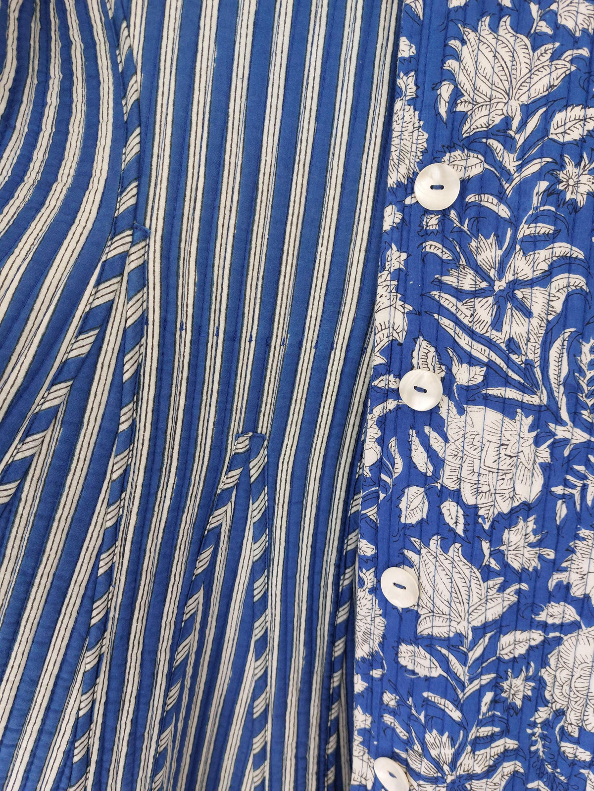 Manteau redingote matelassé bleu fleuri