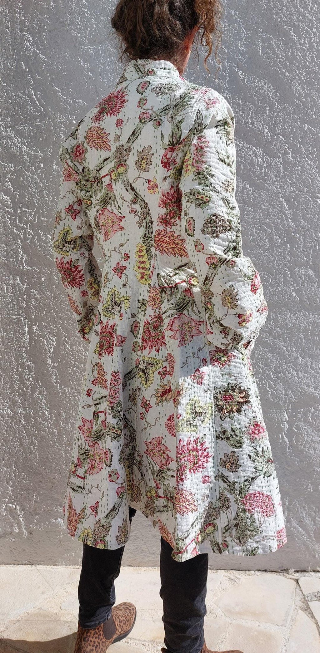 frock coat in cotton not quilted,off white color,floral pattern,pink hydrangea print,shell buttons,boheme and chic outfit, hand embroidery