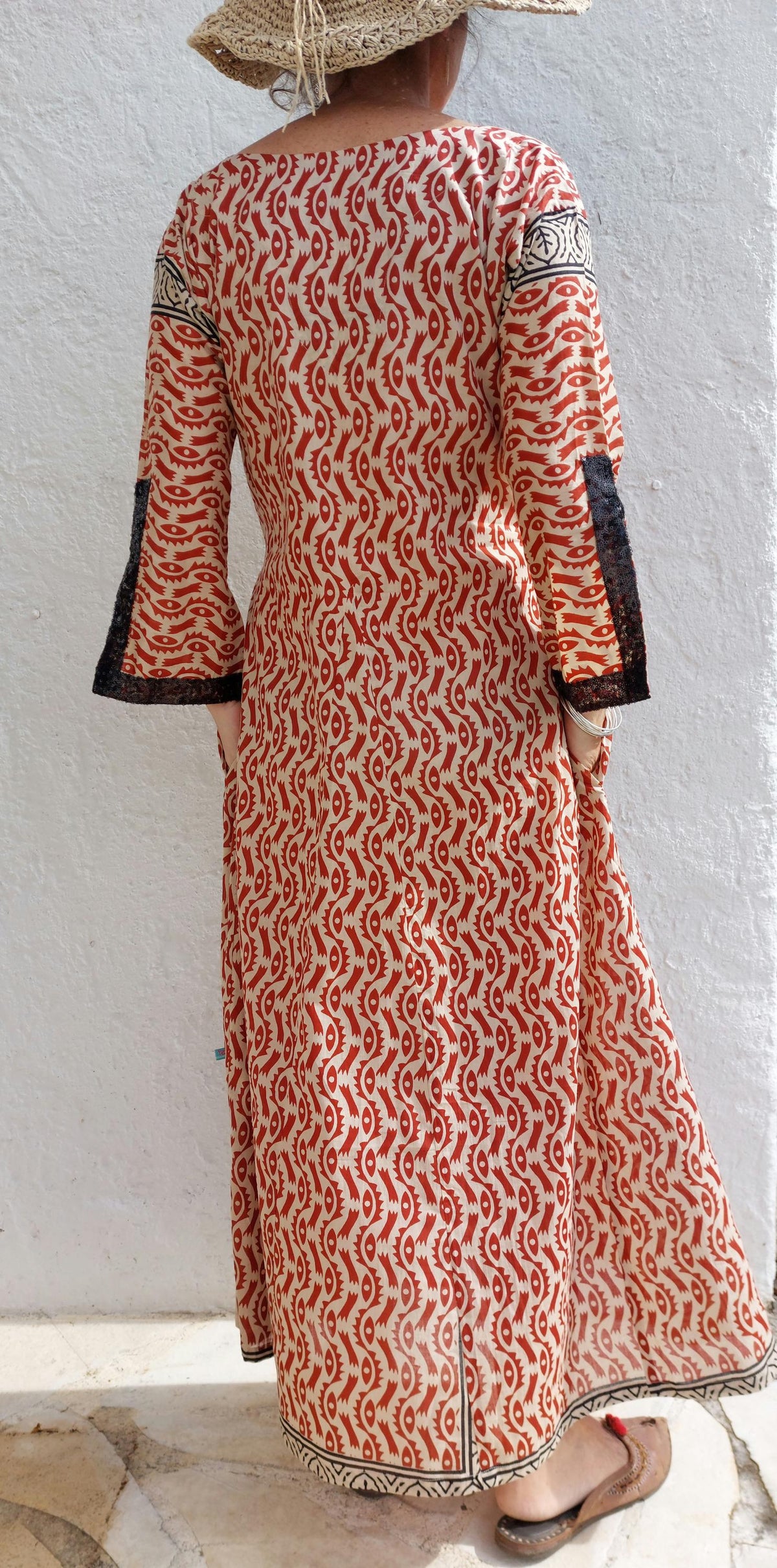Kaftan long beige et rouille, sequins noirs