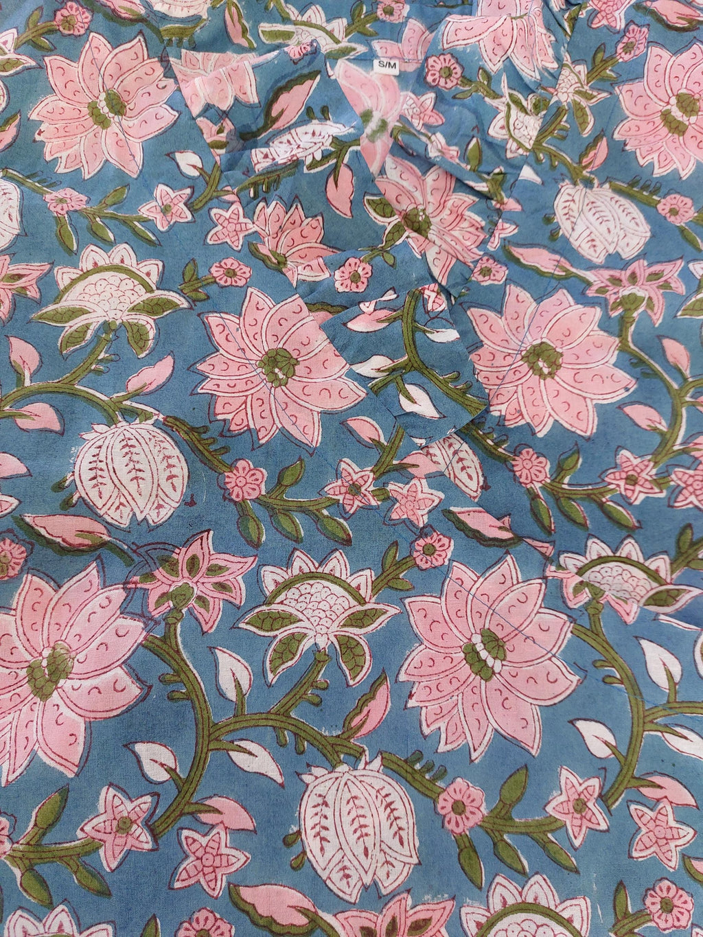 long wrap dress in cotton,floral print with pink flowers,ruffled collar,3/4 sleeves with ruffles,kimono shape, hippie chic dress,teal color