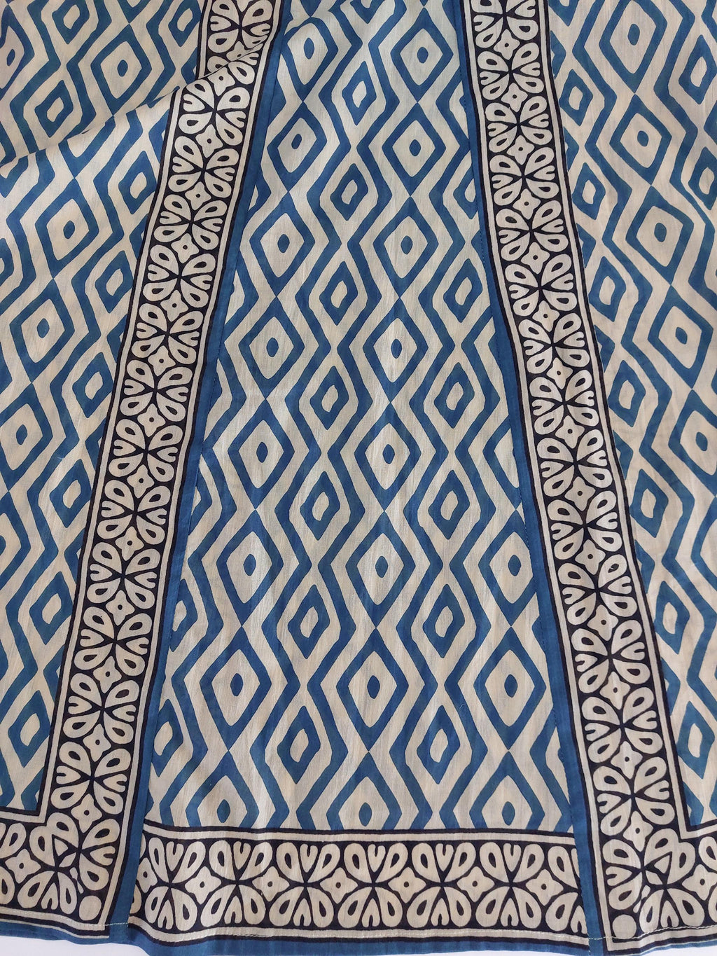 long kaftan in soft cotton,beige color,geometric blue pattern,summer outfit,flared shape,beach party dress