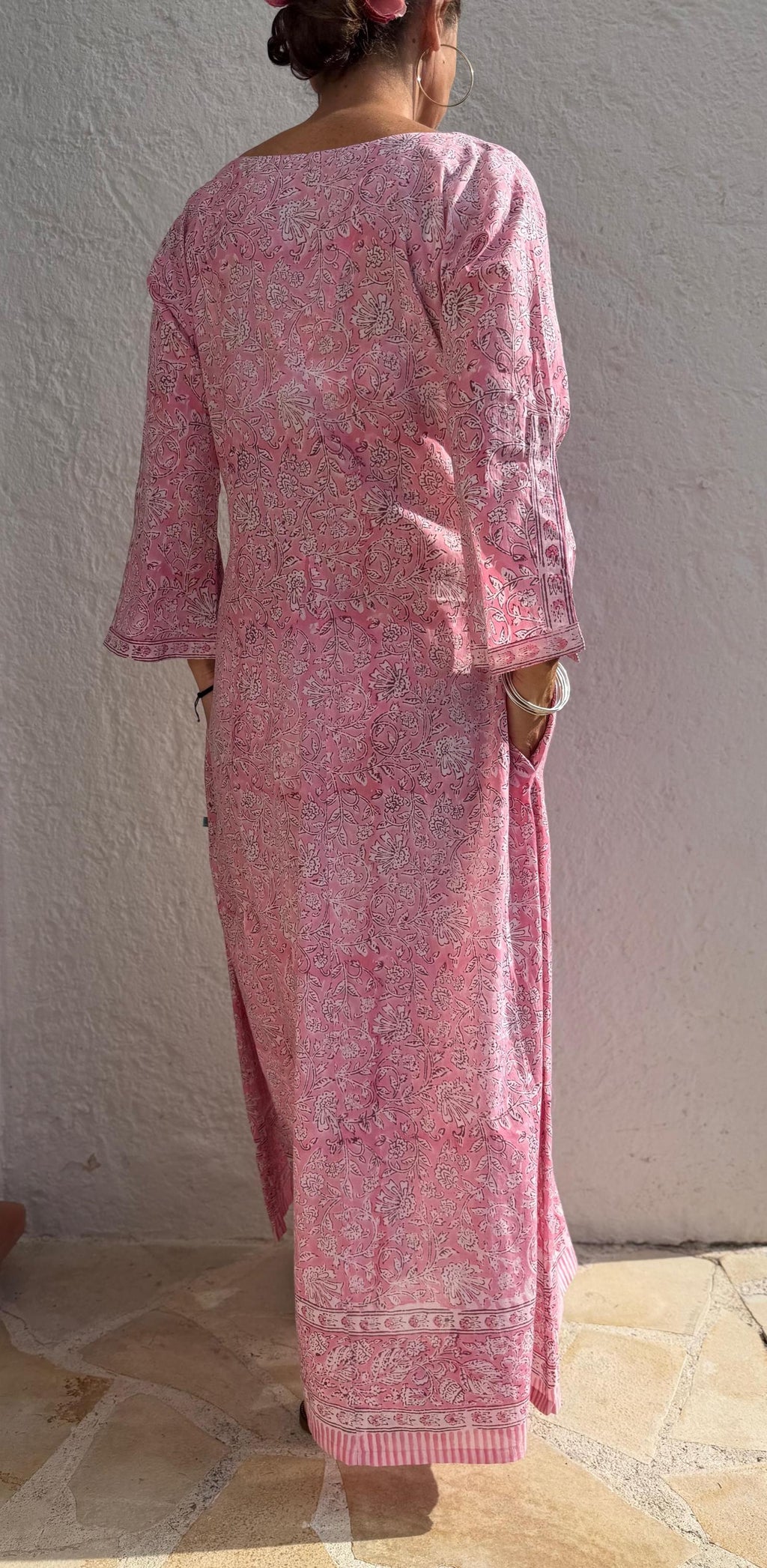 long kaftan in soft cotton,pink color,floral pattern,summer outfit,flared shape,beach party dress