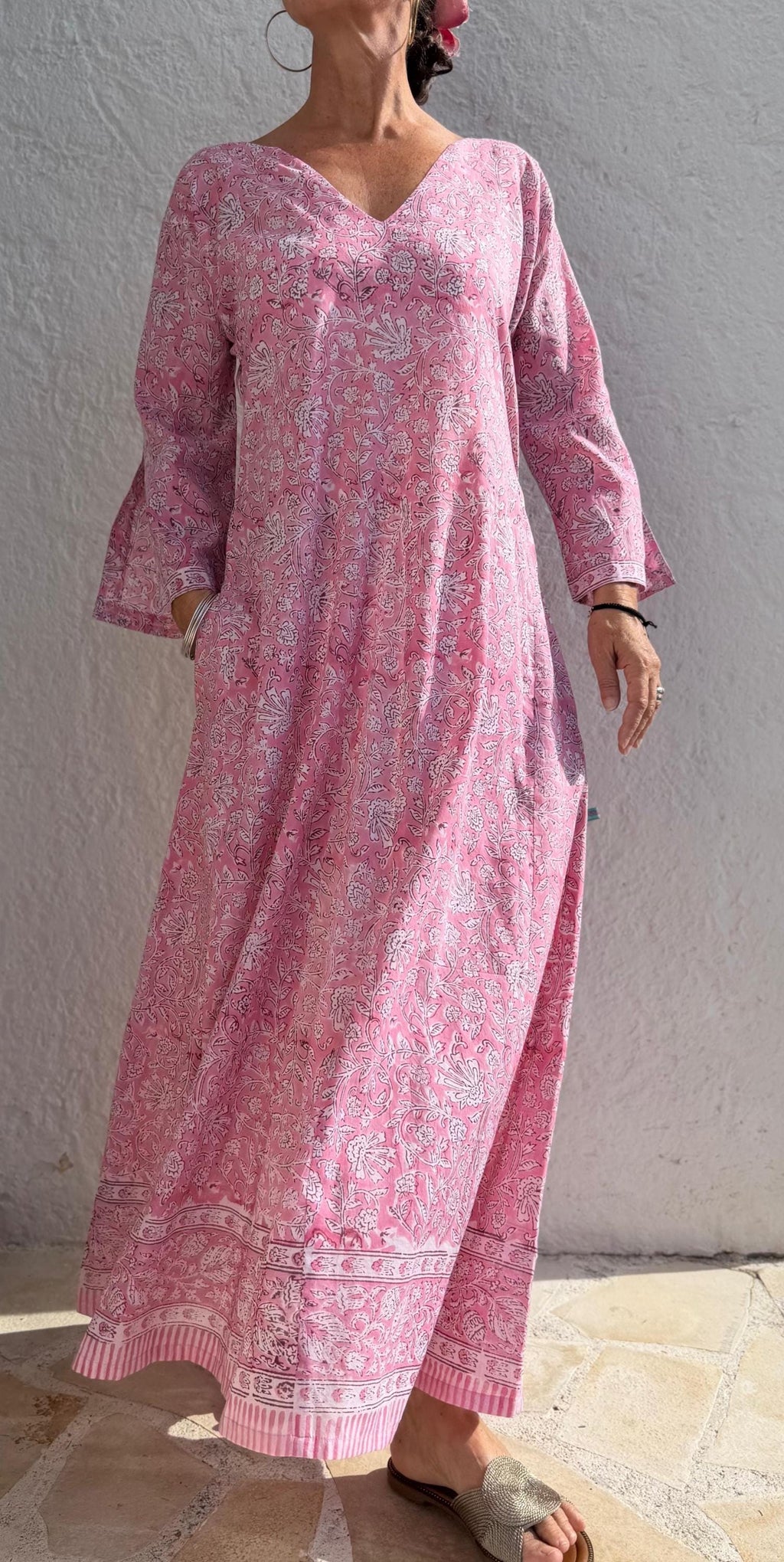 long kaftan in soft cotton,pink color,floral pattern,summer outfit,flared shape,beach party dress