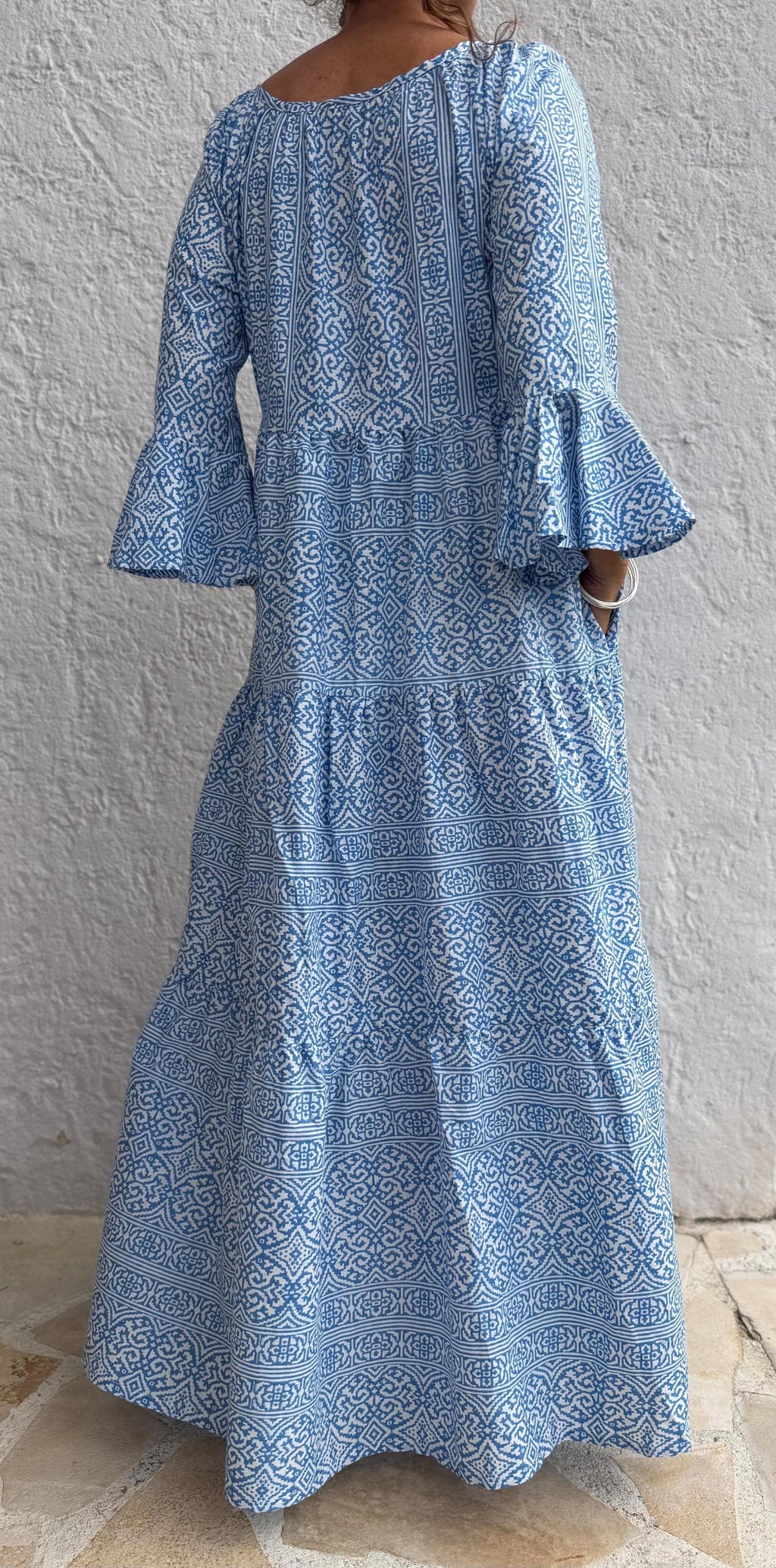 long ruffled dress in cotton,geometric pattern,blue & white colors,bohochic summer outfit