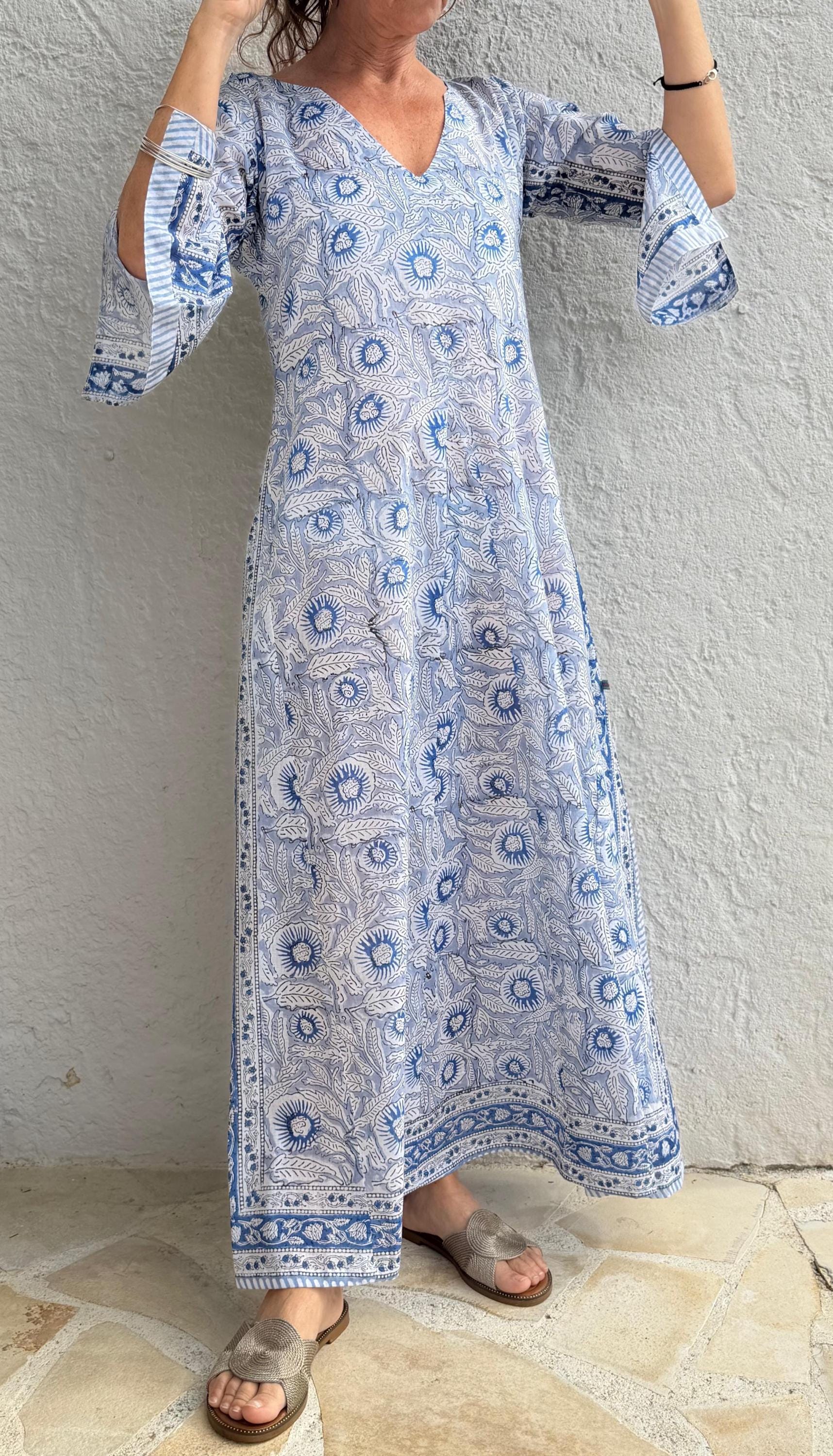 long kaftan in soft cotton,in the shade of blue,floral pattern,summer outfit,flared shape,beach party dress