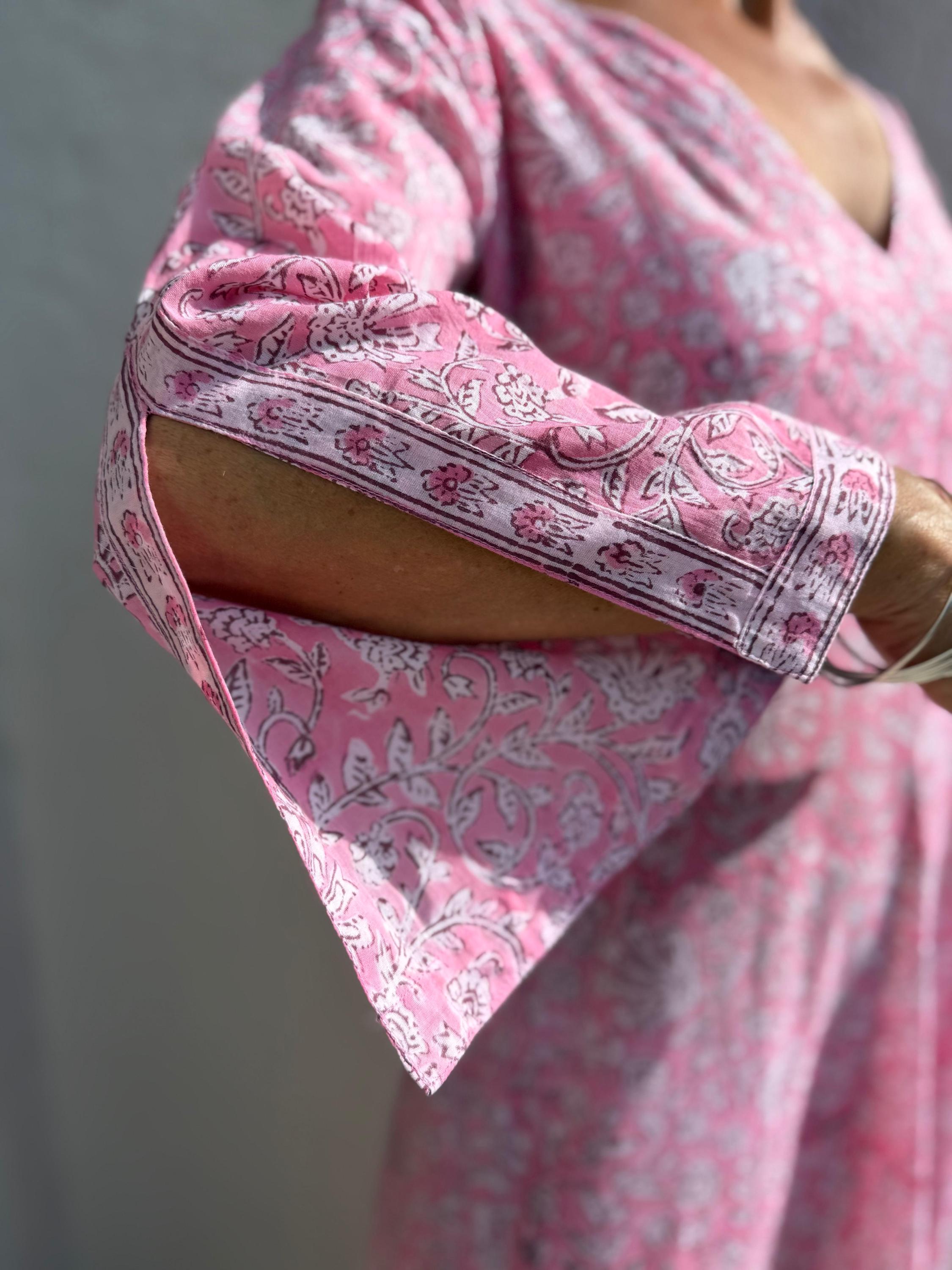 long kaftan in soft cotton,pink color,floral pattern,summer outfit,flared shape,beach party dress