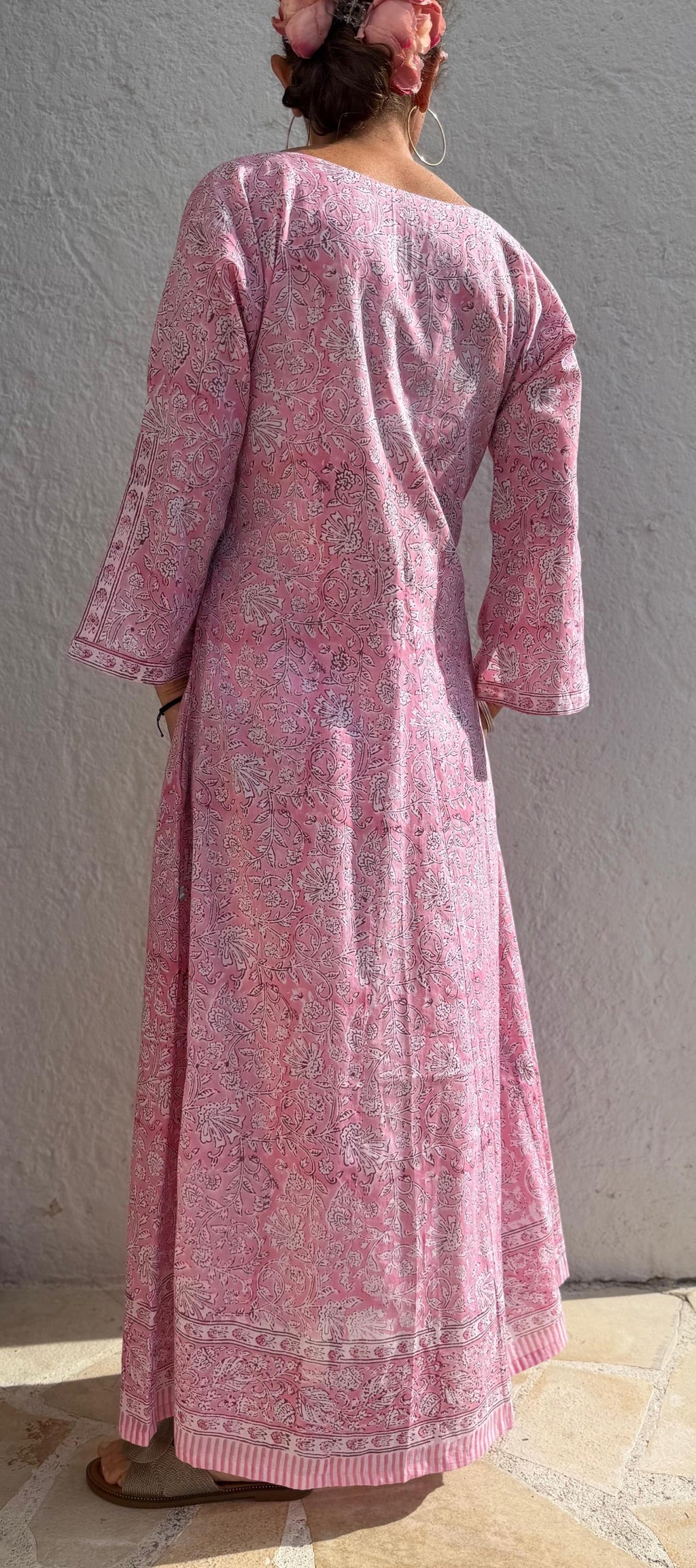 long kaftan in soft cotton,pink color,floral pattern,summer outfit,flared shape,beach party dress
