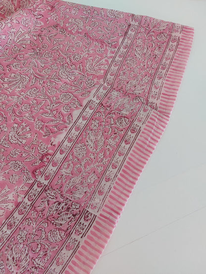 Langer ausgestellter Baumwollkaftan mit rosa Blumen