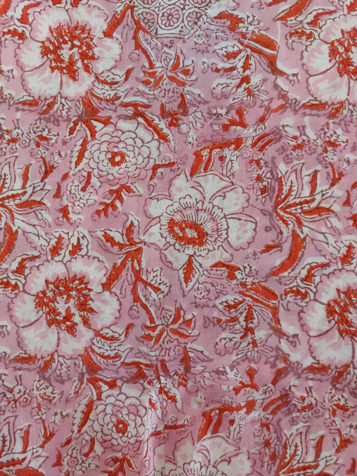 Langer ausgestellter Baumwollkaftan mit rosa und orangefarbenen Blumen