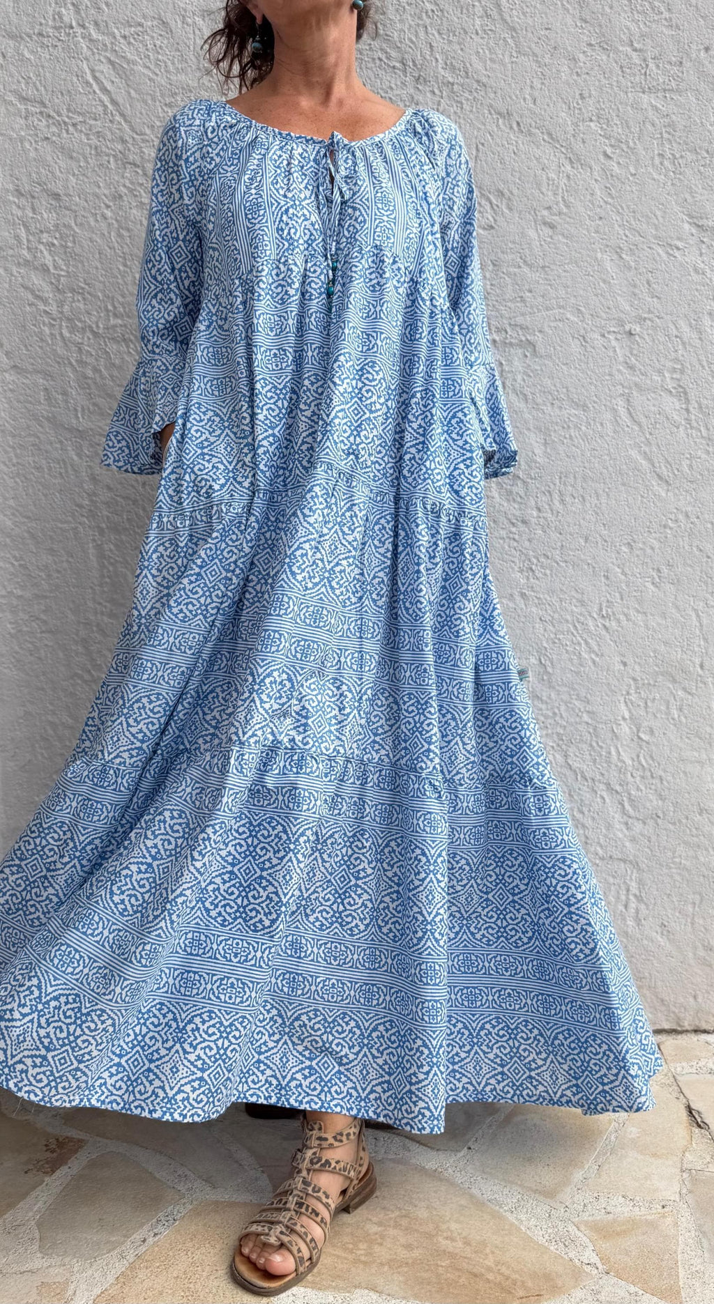 long ruffled dress in cotton,geometric pattern,blue & white colors,bohochic summer outfit