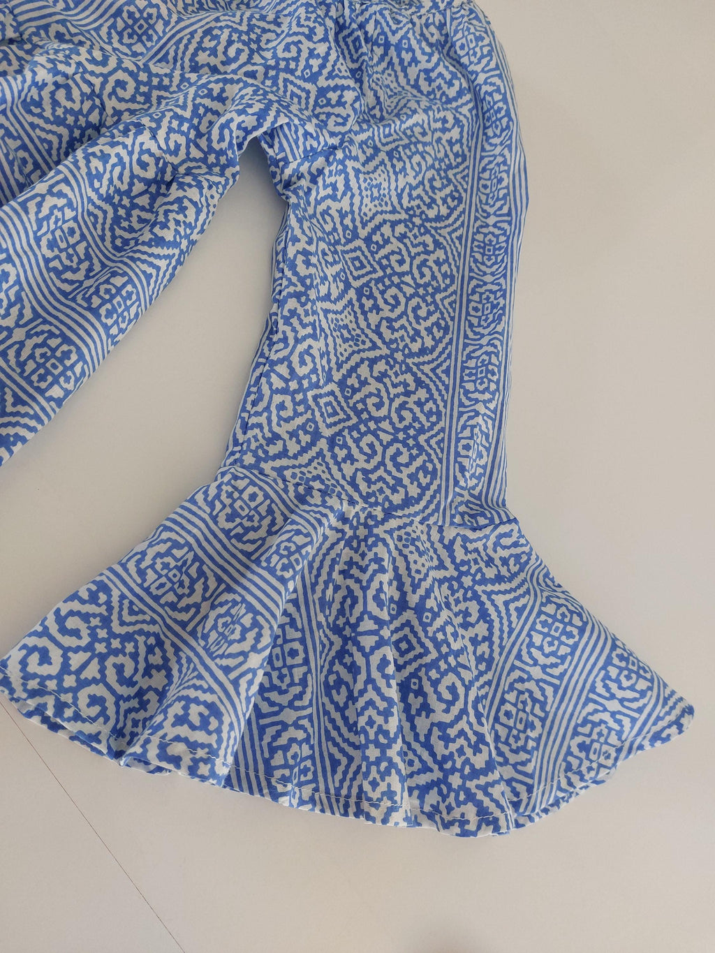 long ruffled dress in cotton,geometric pattern,blue & white colors,bohochic summer outfit