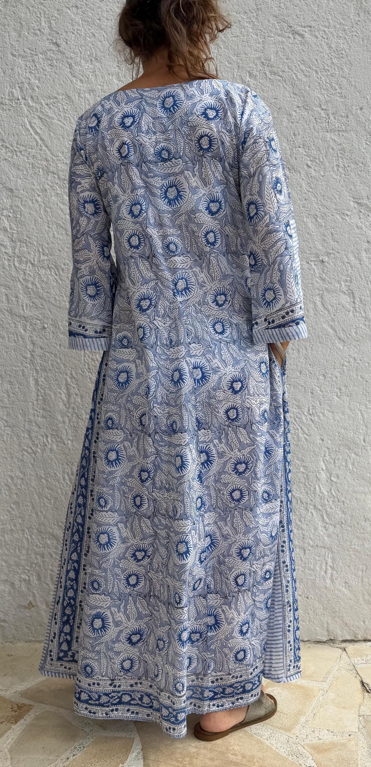 long kaftan in soft cotton,in the shade of blue,floral pattern,summer outfit,flared shape,beach party dress