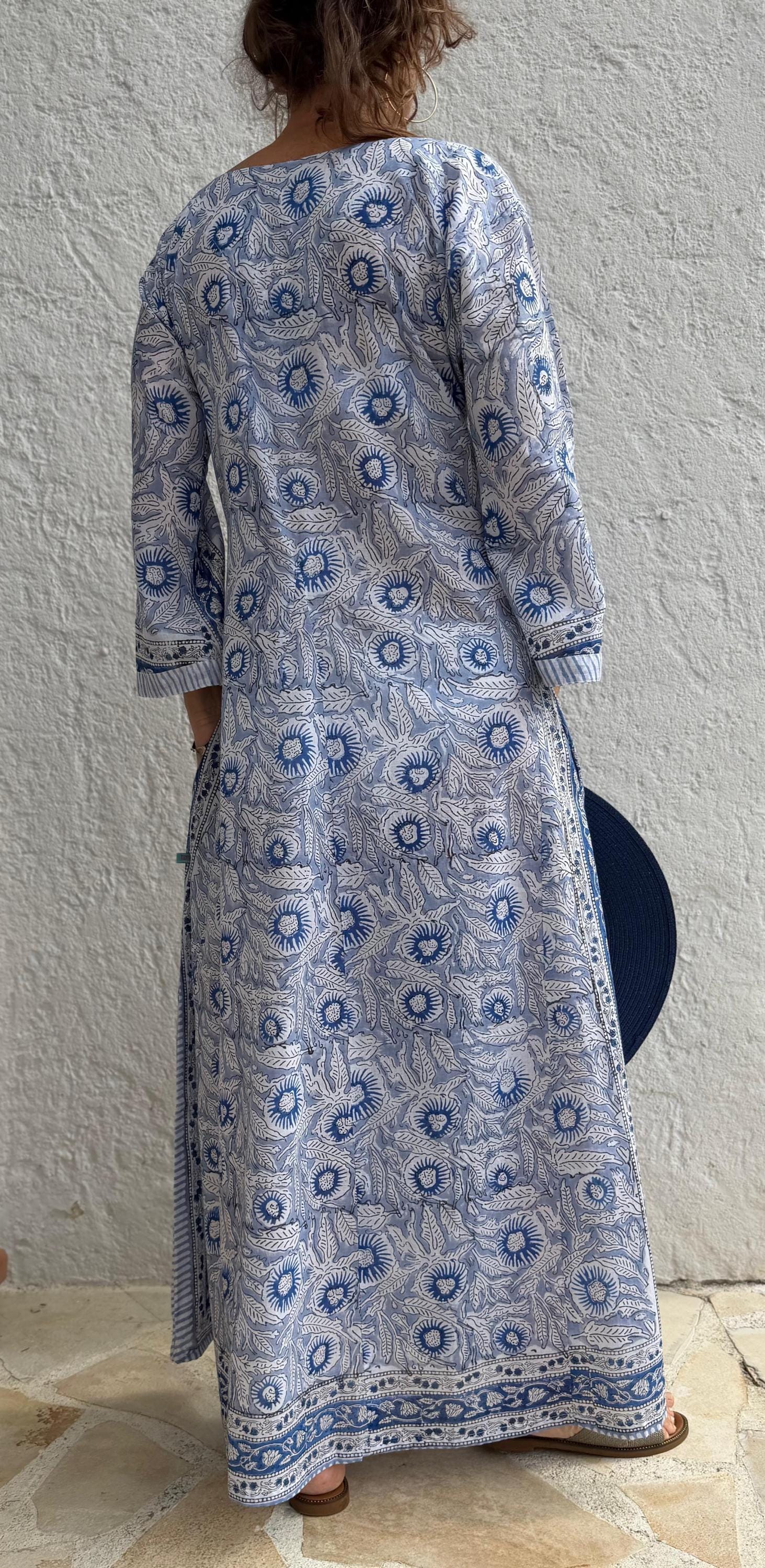 long kaftan in soft cotton,in the shade of blue,floral pattern,summer outfit,flared shape,beach party dress