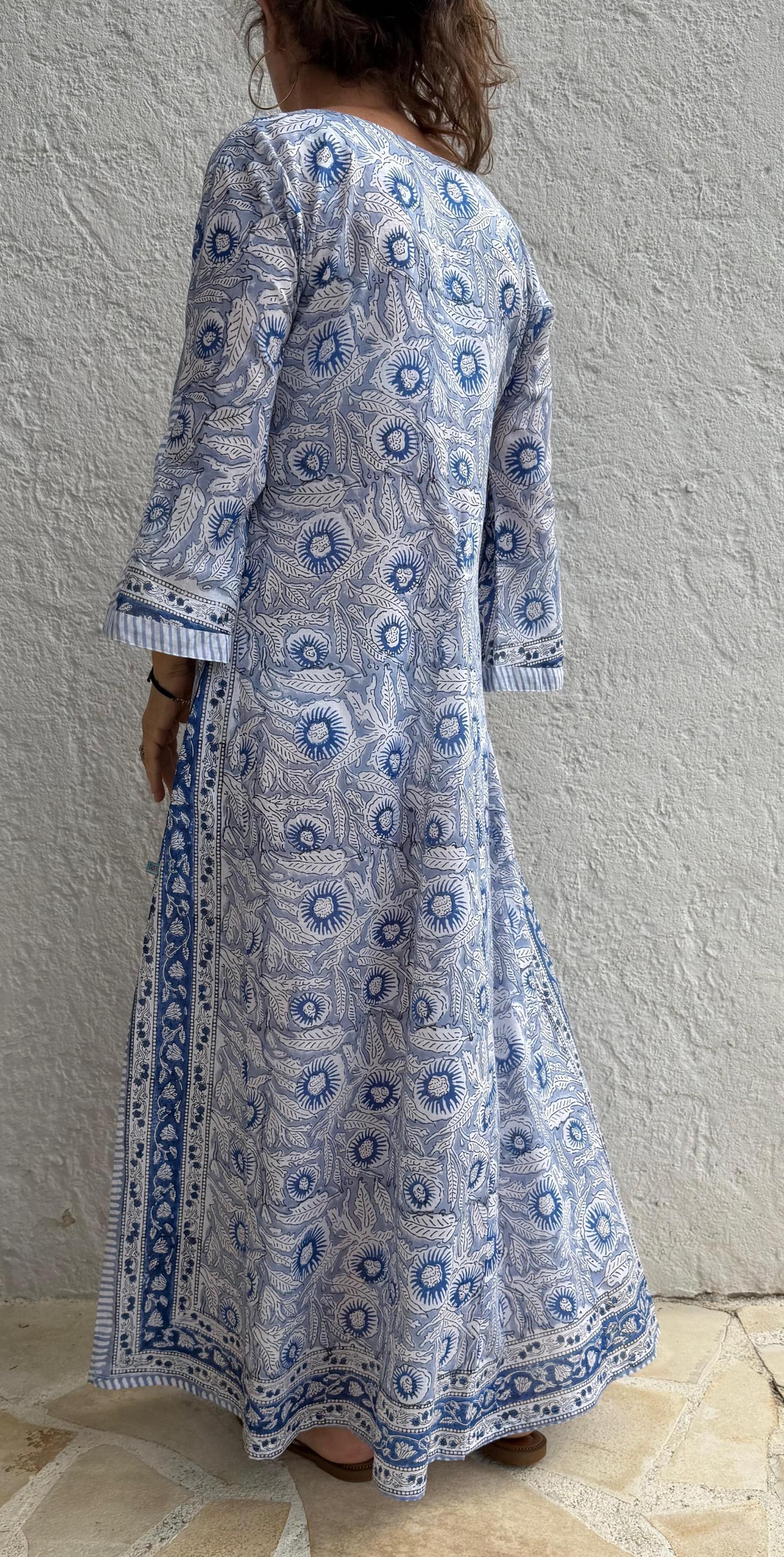 long kaftan in soft cotton,in the shade of blue,floral pattern,summer outfit,flared shape,beach party dress