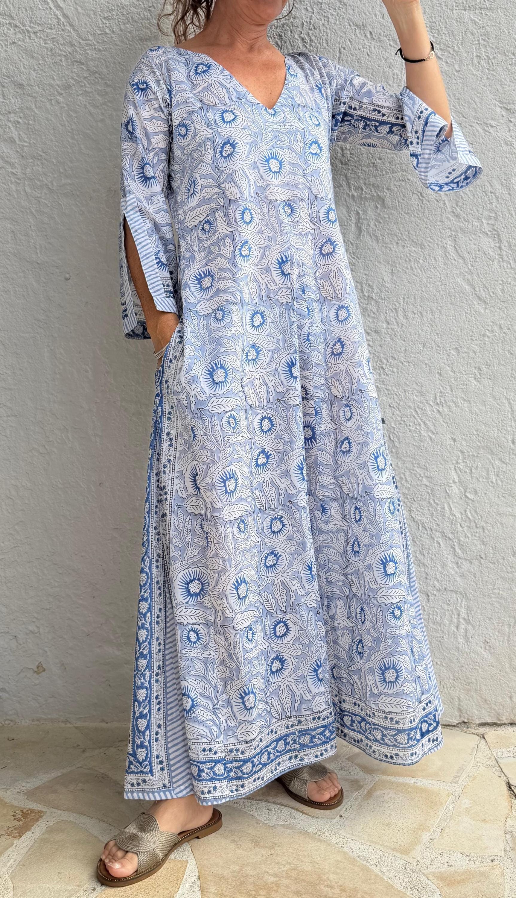 long kaftan in soft cotton,in the shade of blue,floral pattern,summer outfit,flared shape,beach party dress